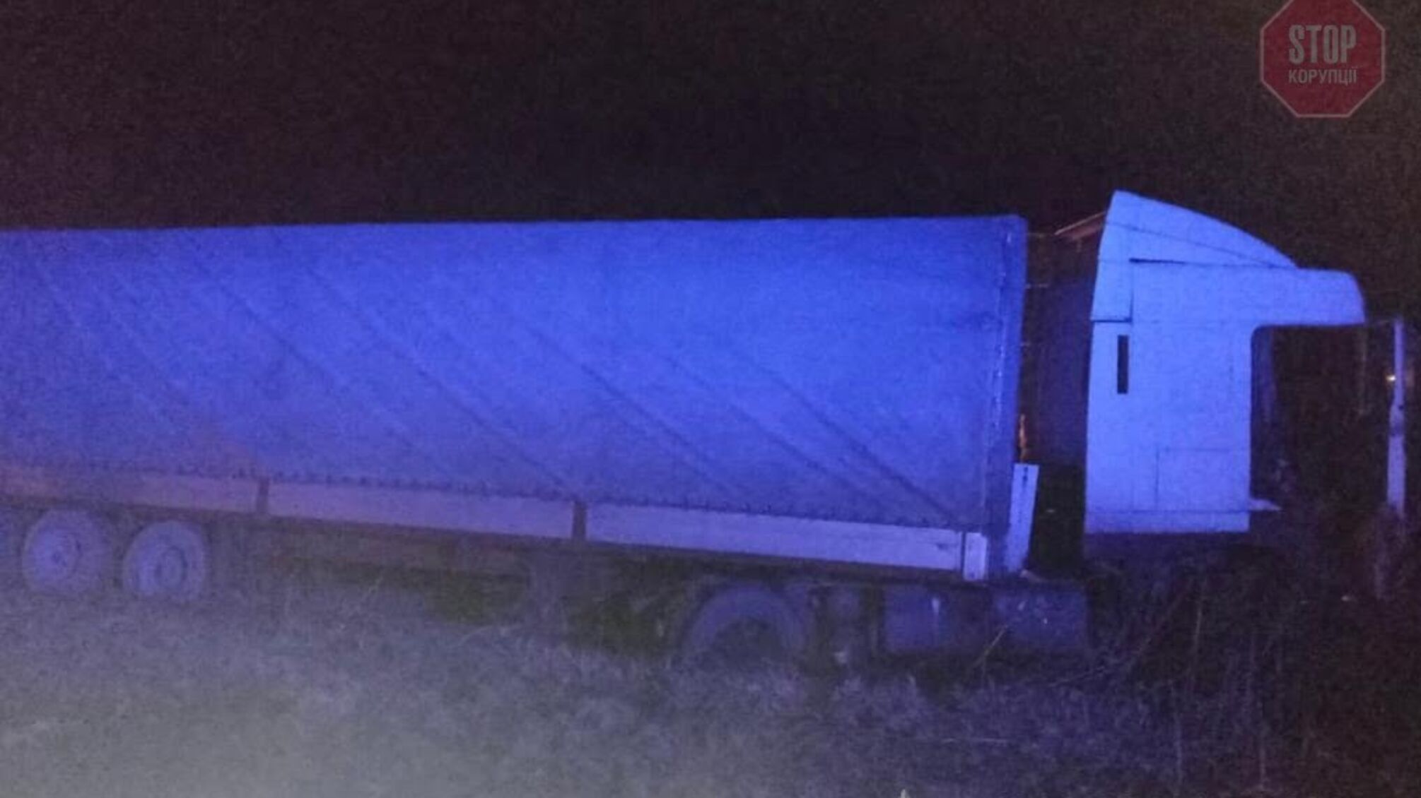 На Сумщині фура влетіла у мікроавтобус, двоє людей загинули (фото)