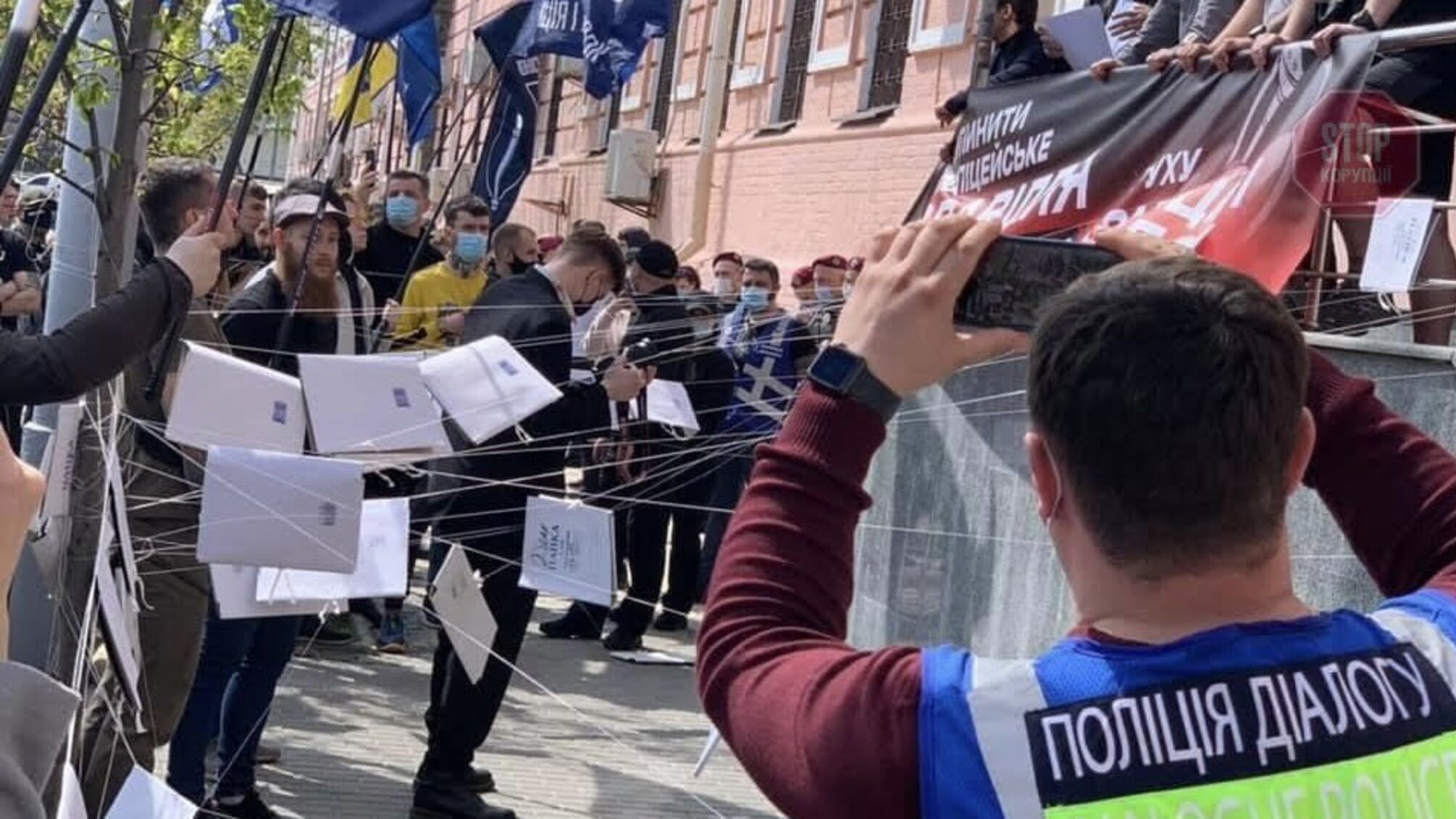 «Шито білими нитками»: у Києві — протест через обшуки у лідера організації «Традиція і порядок» Ходаковського