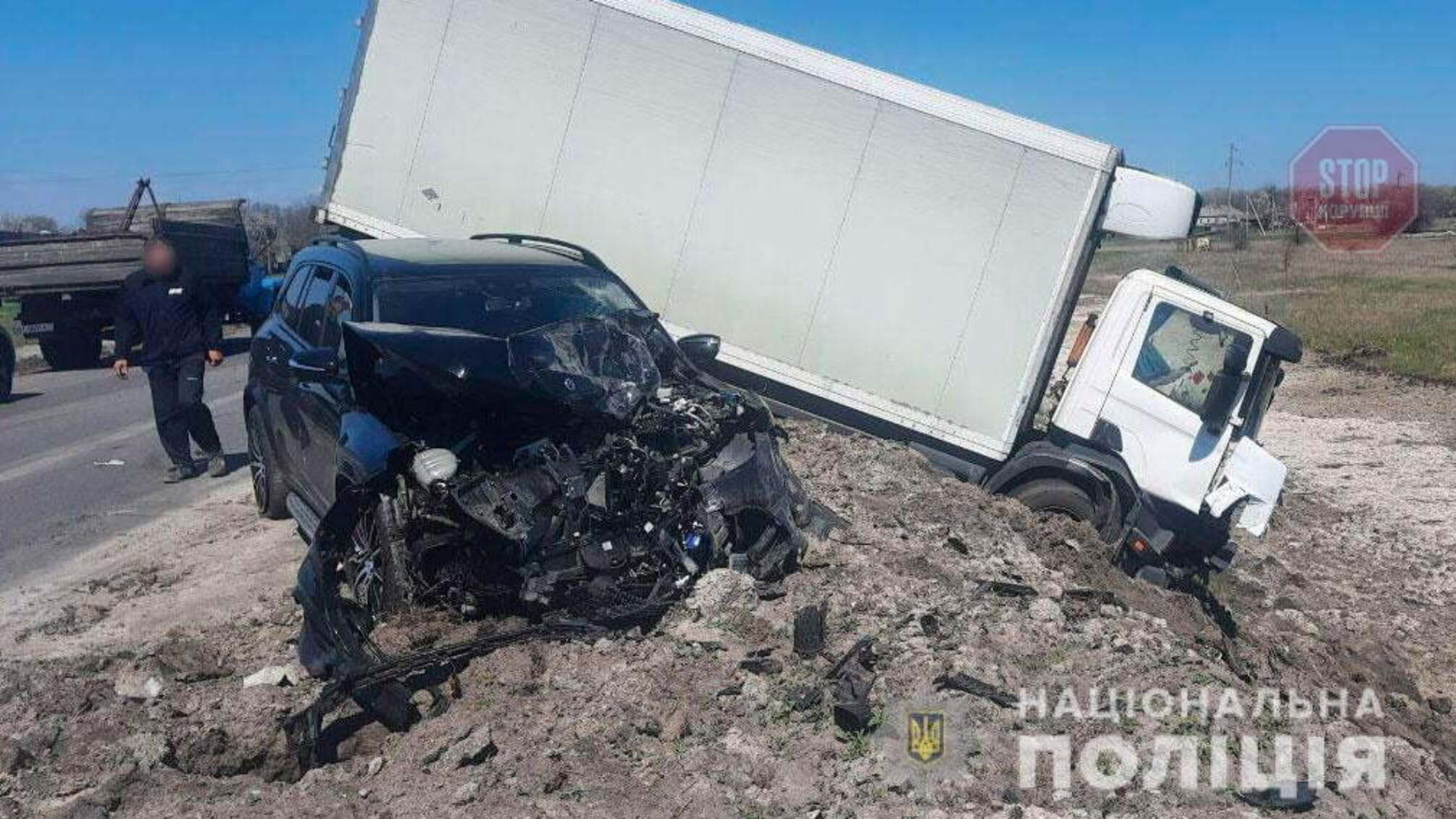 На Полтавщині сталася масштабна ДТП, постраждали чоловік та 5-річна дитина (фото)