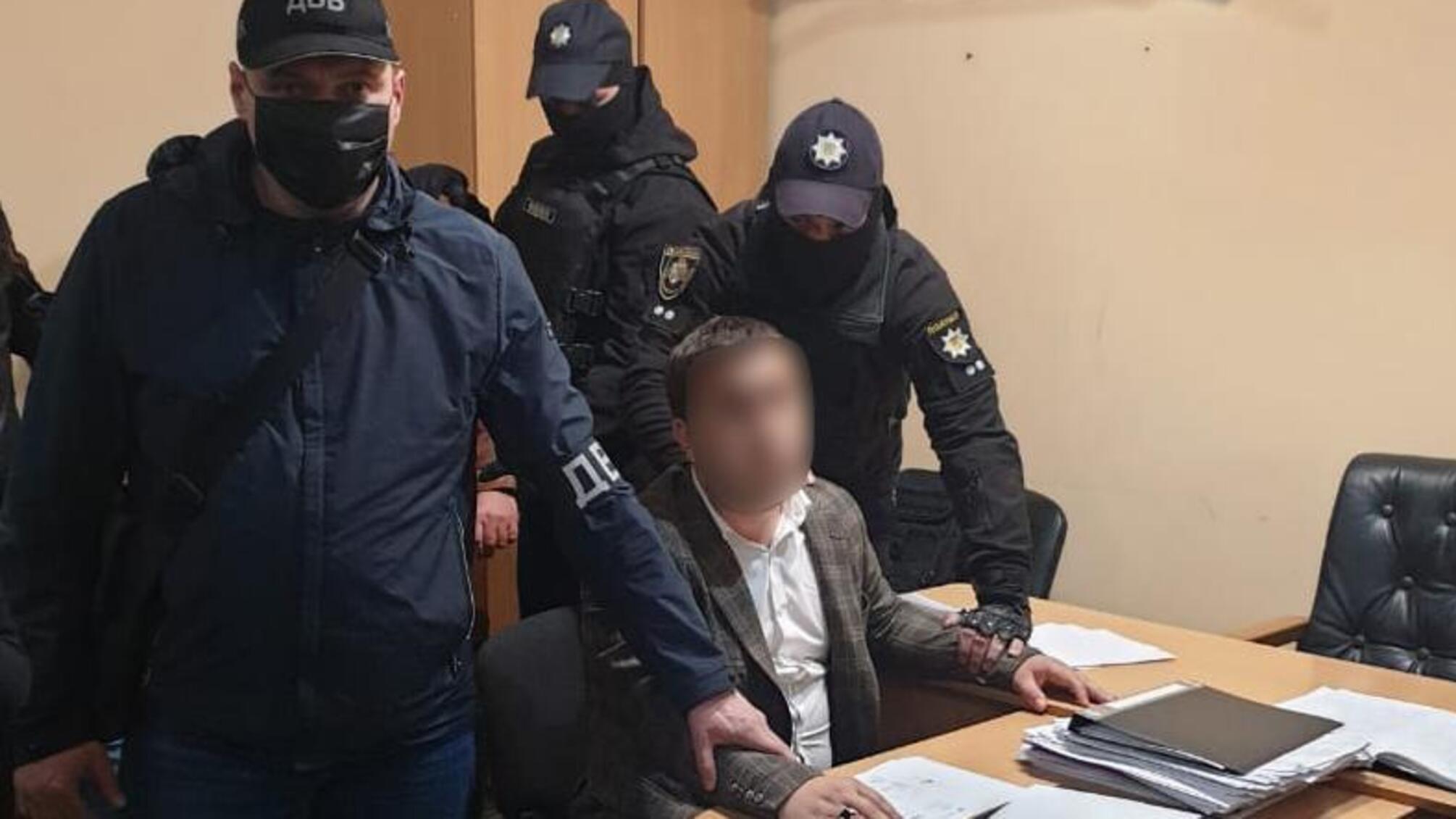 Поліція Дніпропетровщини затримала двох громадян Росії за підкуп посадовця поліції