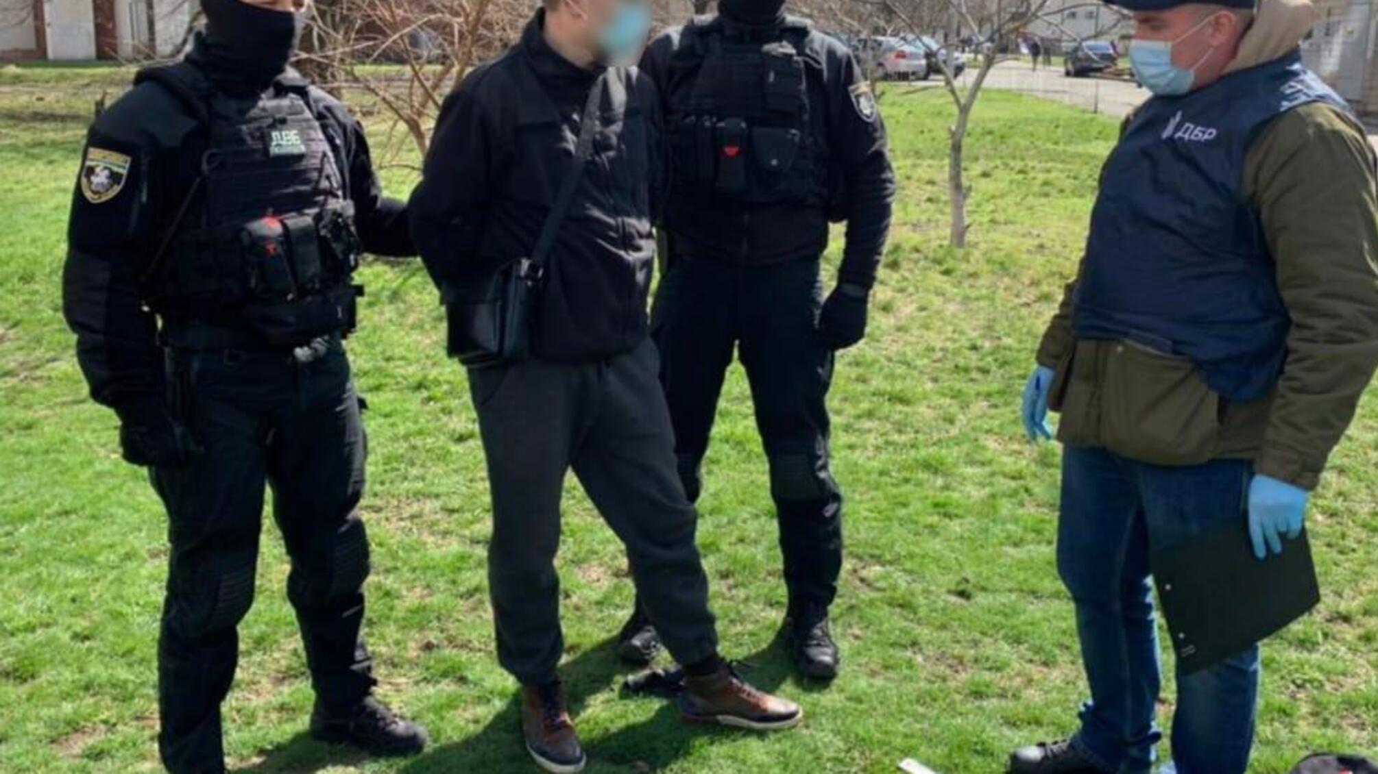 У Києві поліцейського задокументовано на збуті наркотиків - внутрішня безпека Нацполіції