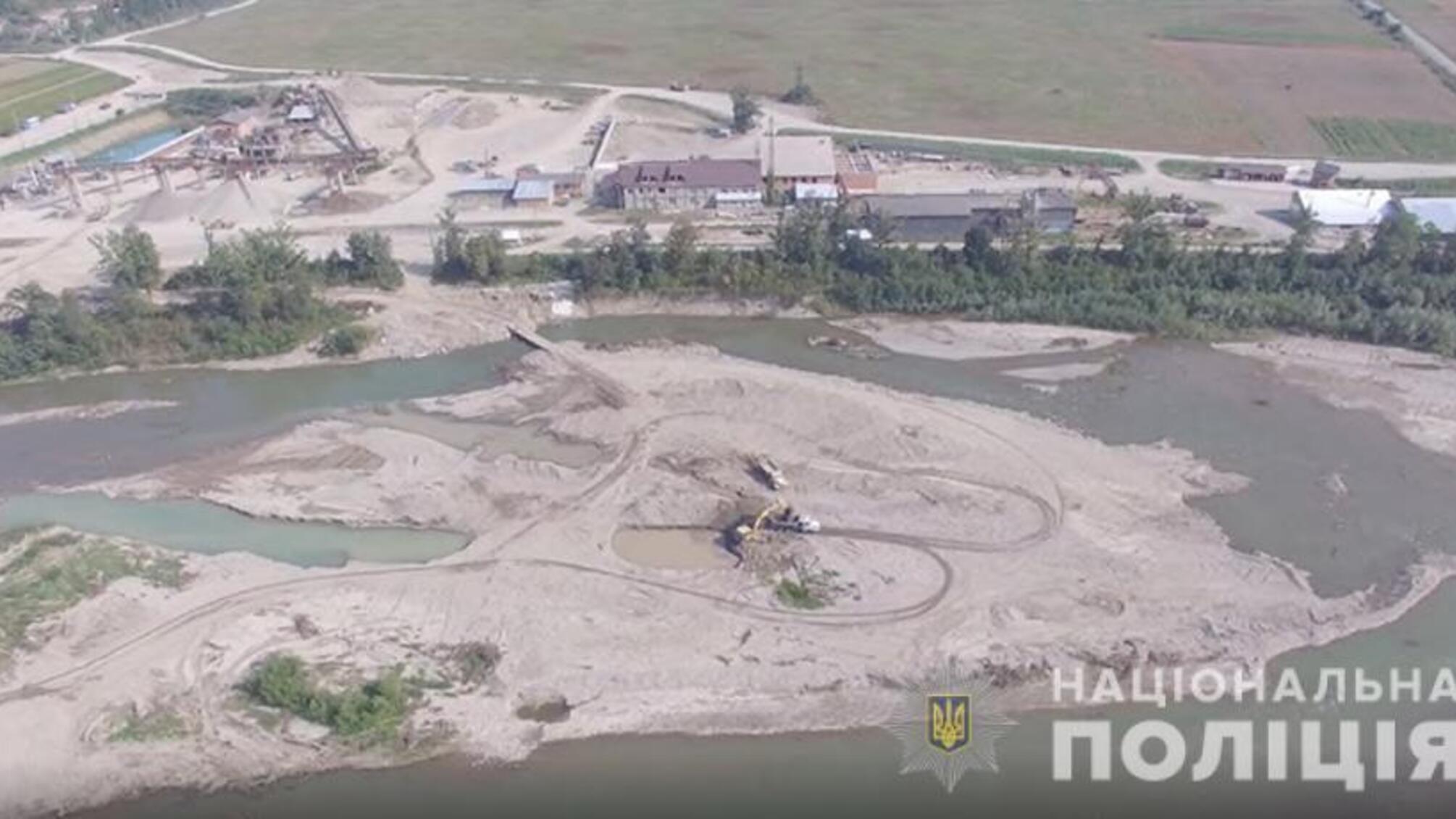 Директору національного природнього парку та службовим особам двох приватних товариств повідомили про підозри – їхні дії завдали державі майже 105 млн грн збитків