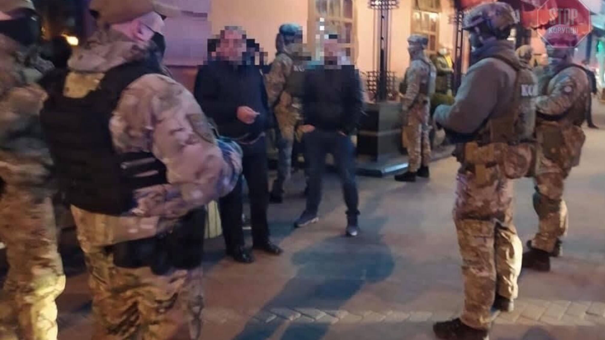 В одному з ресторанів Вінниці поліція накрила гучну вечірку кримінальних авторитетів (фото)