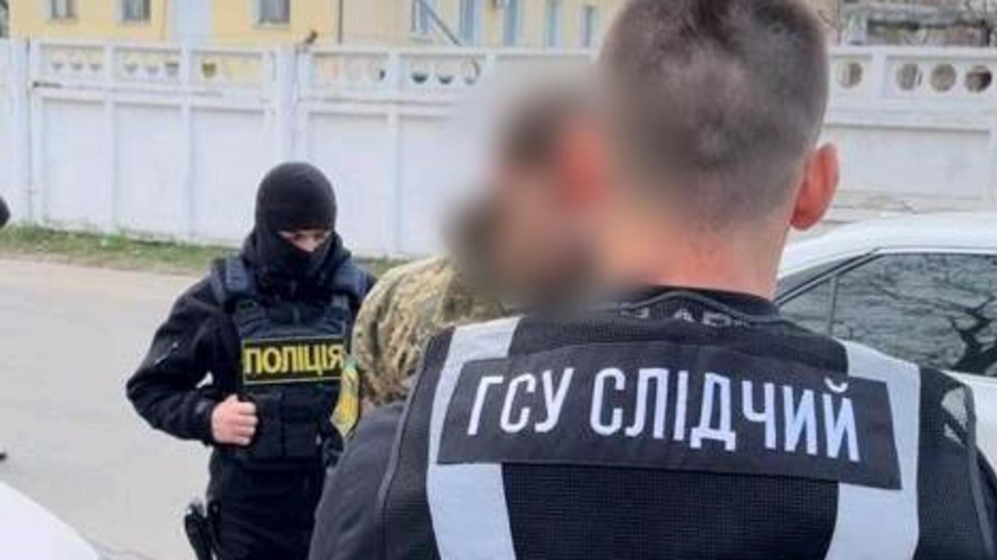 Слідчі Нацполіції затримали посадовця міського територіального центру комплектування та соціальної підтримки за отримання 6 500 доларів США хабаря