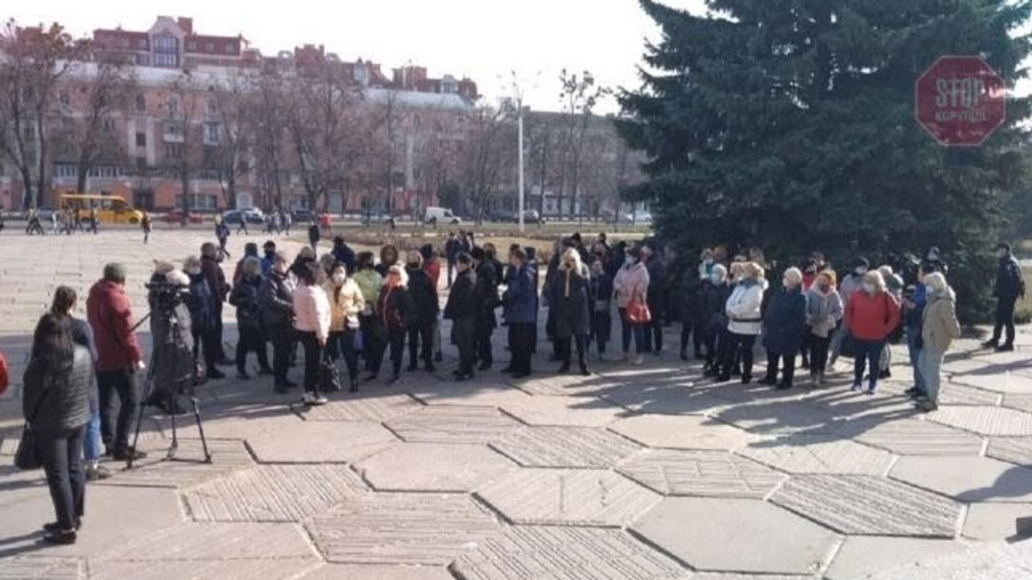 У Полтаві підприємці влаштували протест під ОДА проти посилення карантину (фото)