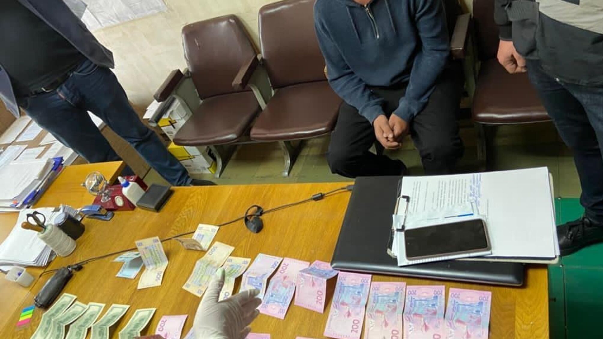 Мешканцю Кривого Рогу загрожує до восьми років позбавлення волі за надання поліцейському хабаря