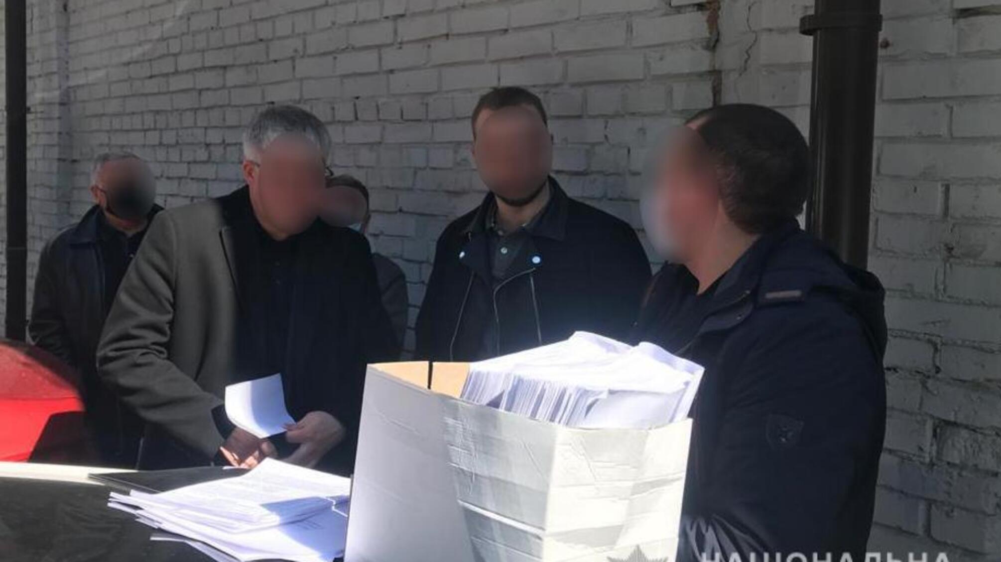 Миколаївські правоохоронці вручили підозру організатору угруповання посадовців у привласненні майже мільйона гривень держкоштів