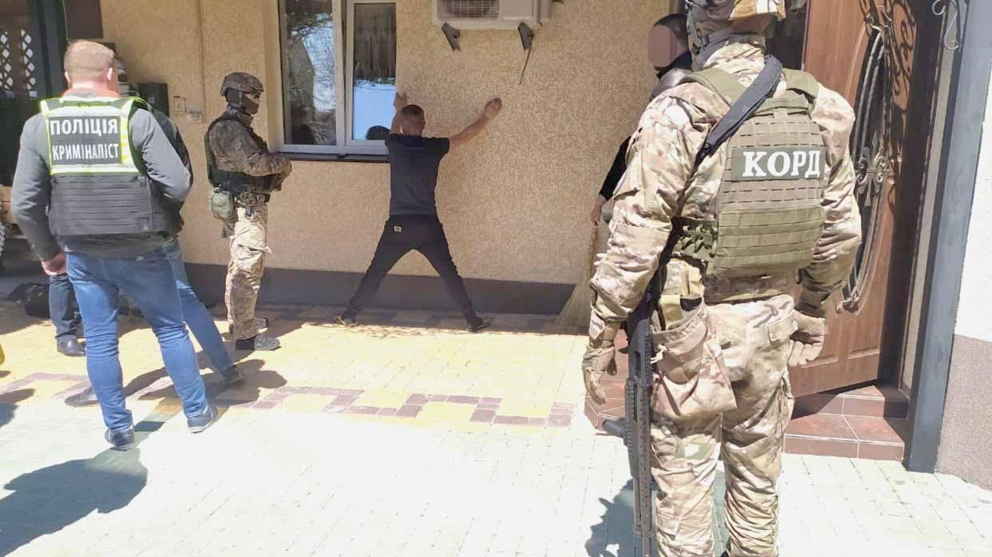 На Вінниччині пліція ліквідувала міжрегіональне угруповання, яке організувало виготовлення та збут наркотиків та психотропів