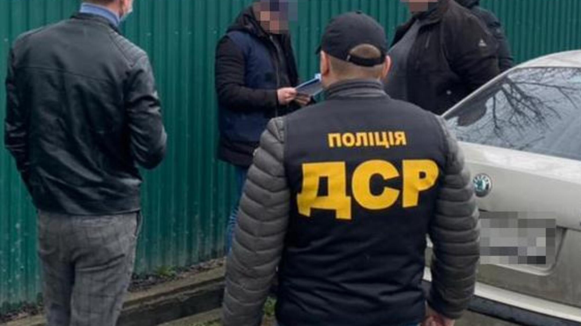 На Закарпатті поліцейські затримали на хабарі працівника Держагентства лісових ресурсів