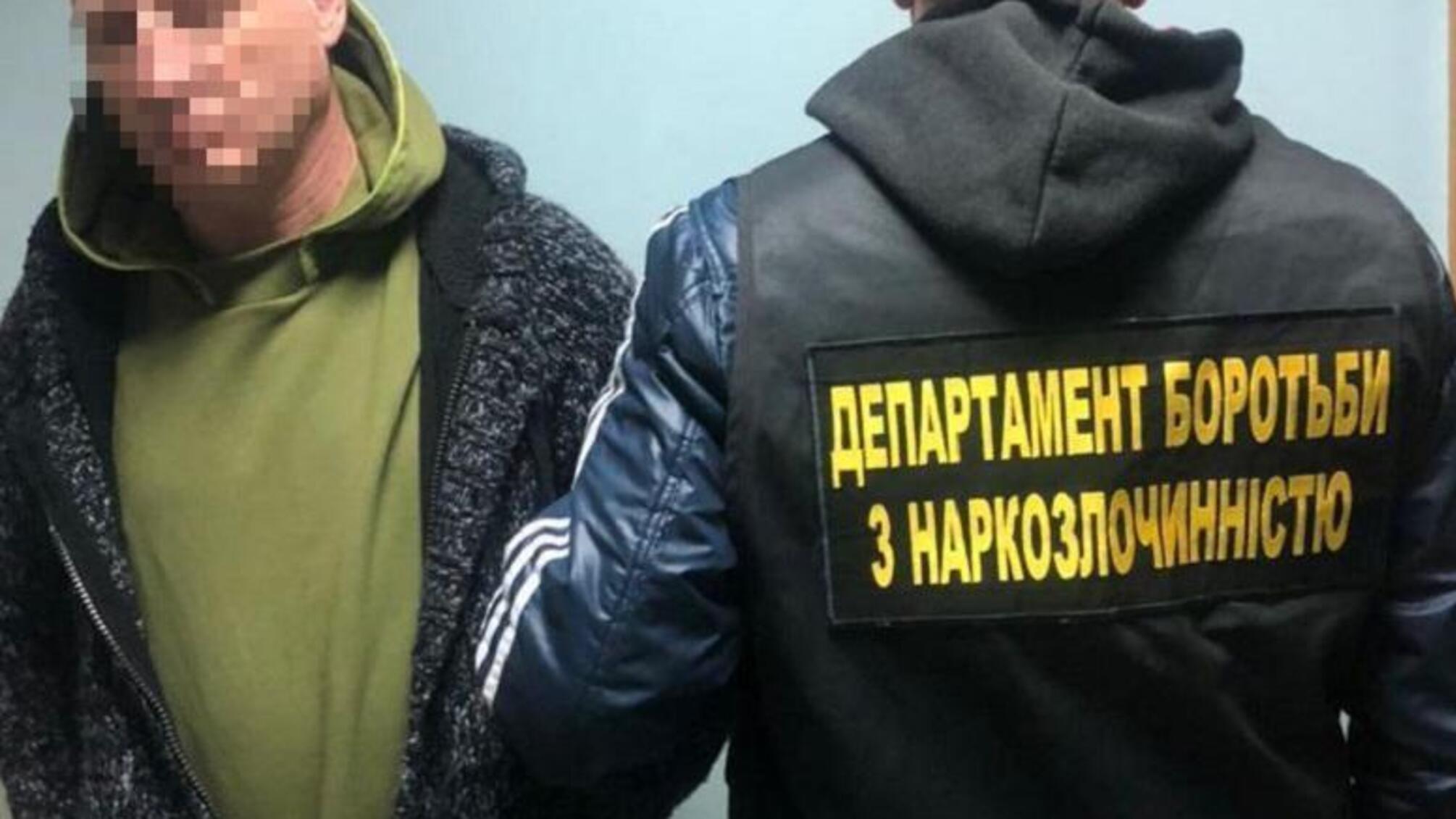 Слідчі поліції Києва викрили чоловіка на збуті наркотичних засобів та психотропних речовин
