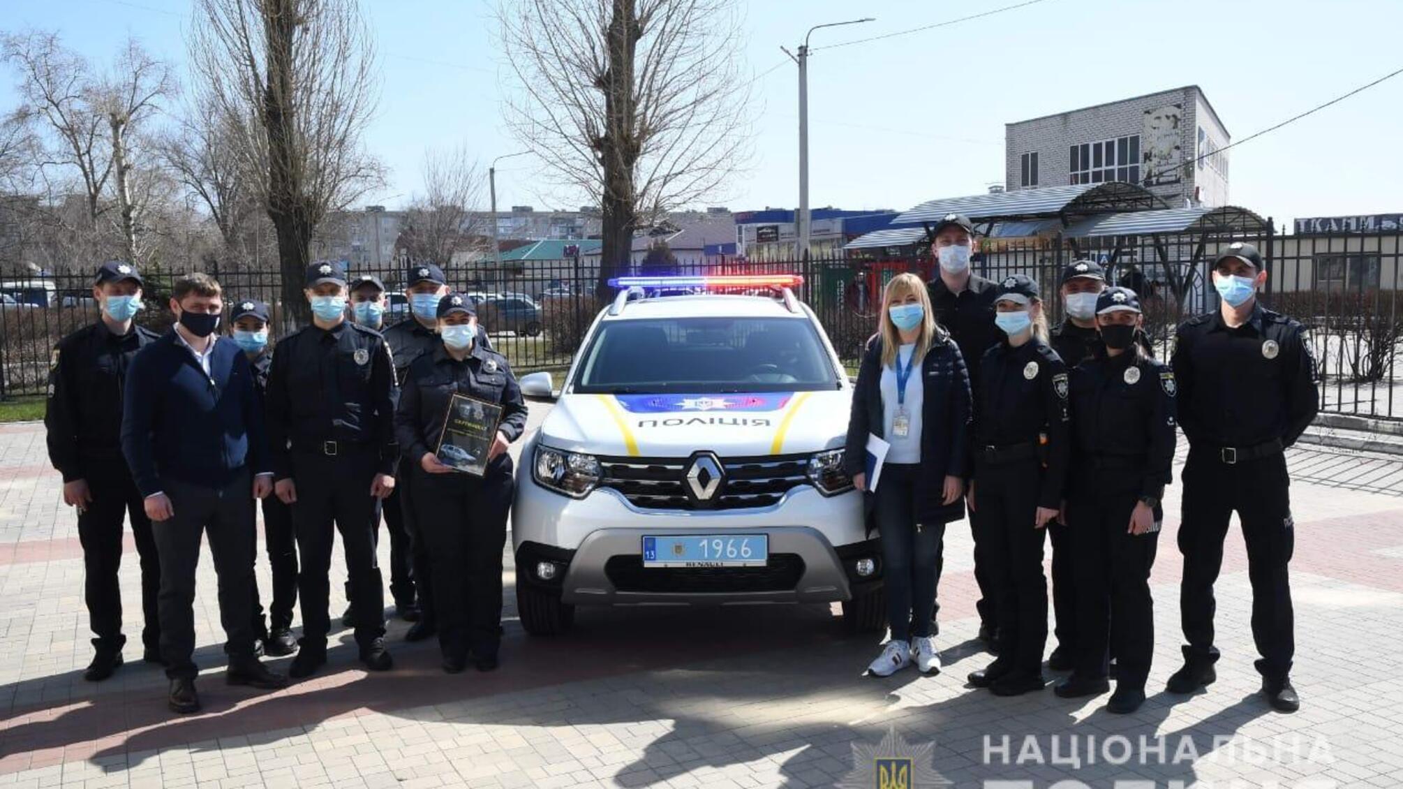 На Луганщині поліцейські сектору превенції протидії домашньому насильству отримали новий службовий автомобіль