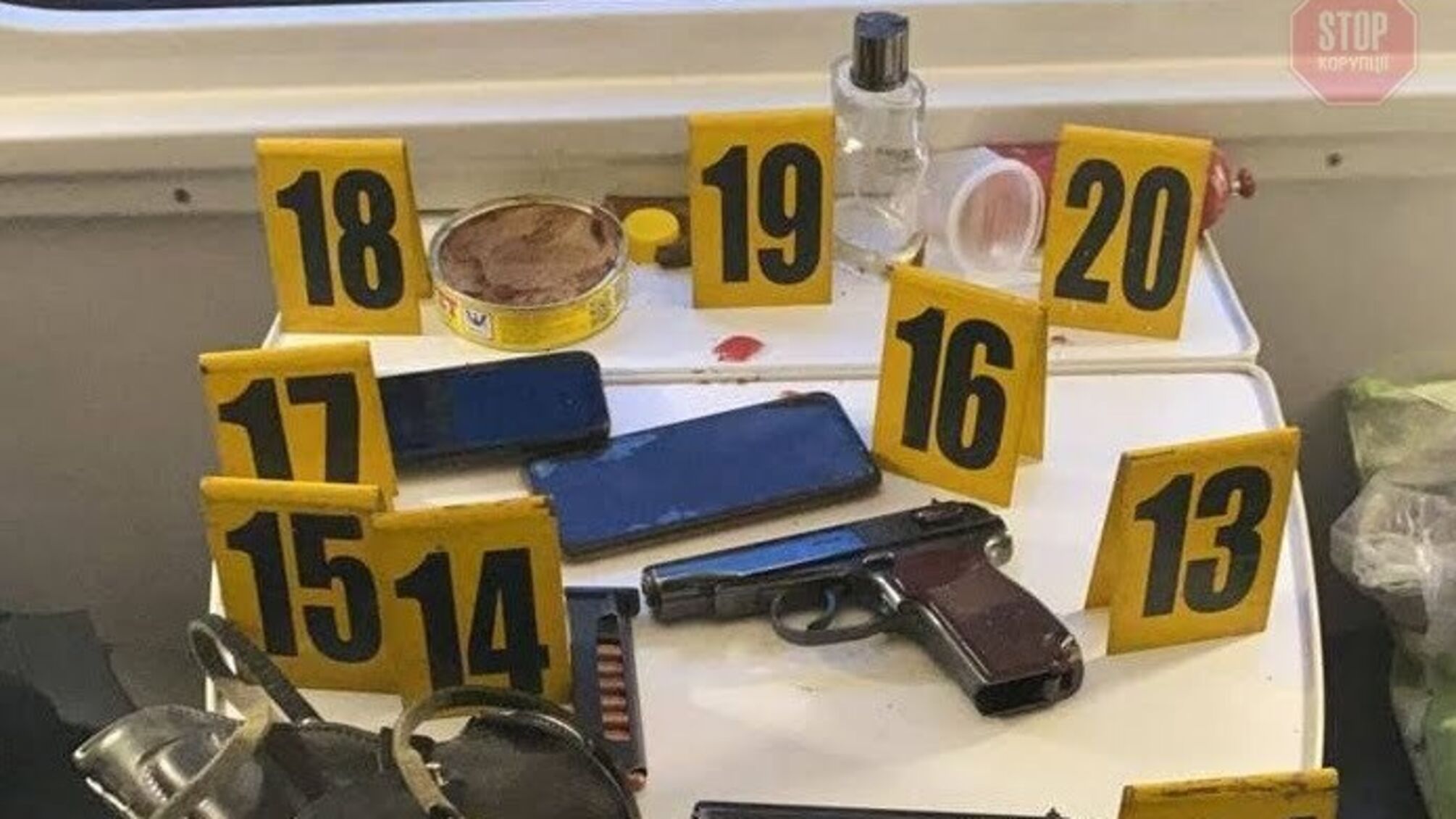 У потязі 'Костянтинівка - Київ' двоє військовослужбовців влаштували стрілянину з табельної зброї