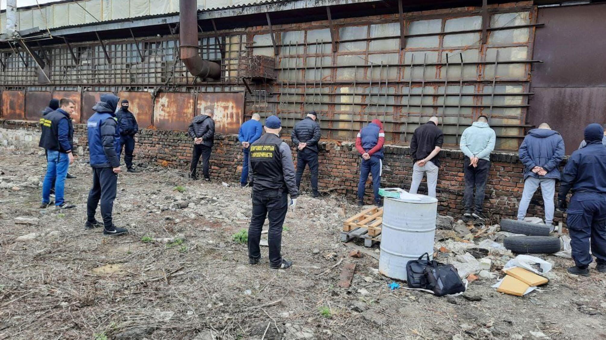 Вилучення рекордної партії амфетаміну: десятьом фігурантам оголошено підозри – Нацполіція