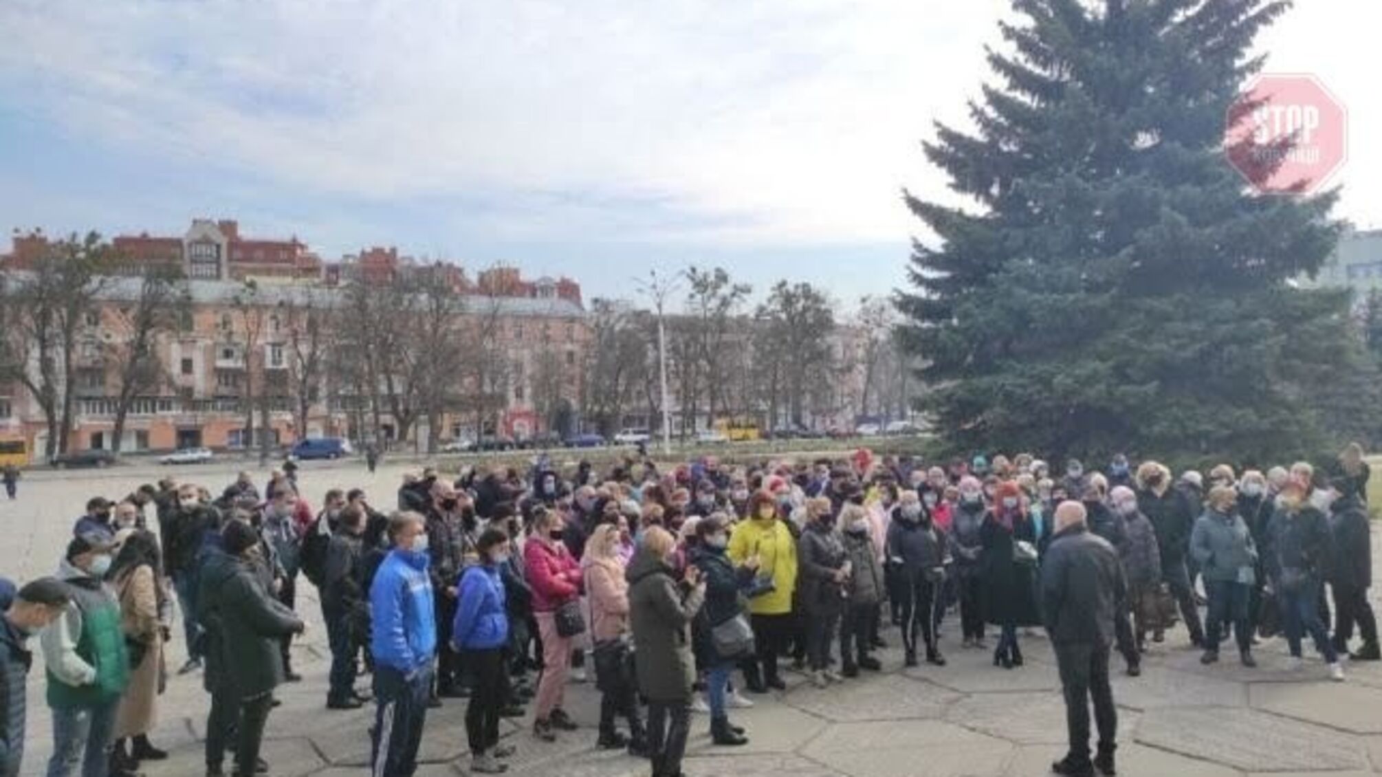 У Полтаві під ОДА підприємці протестують проти локдауна (фото)