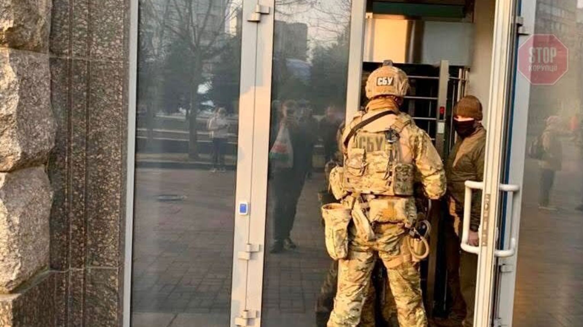 ДБР та СБУ проводять обшуки у топчиновників АРМА (фото)