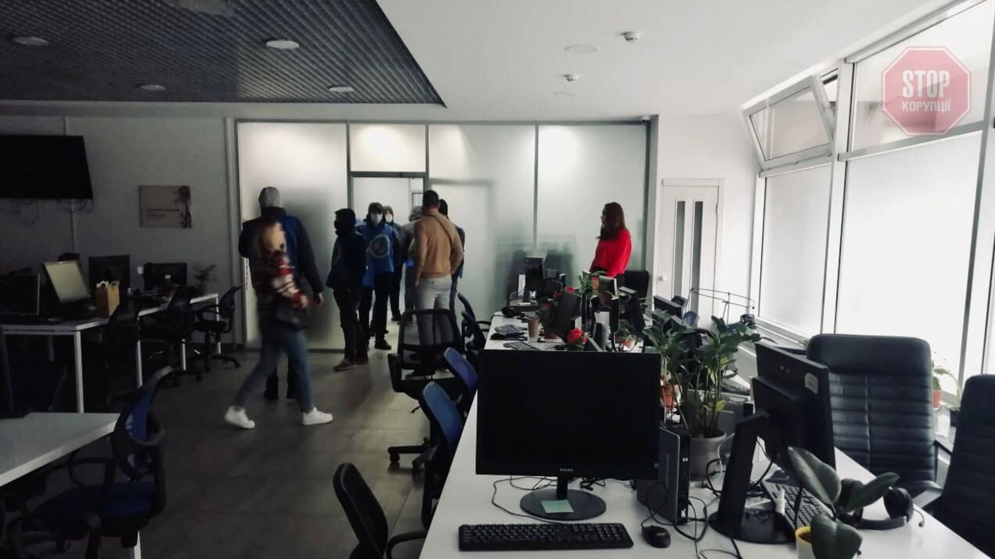 Связанны со 'Сбербанком': активисты «накрыли» очередную мошенническую «инвестиционную» контору в центре Киева (фото)