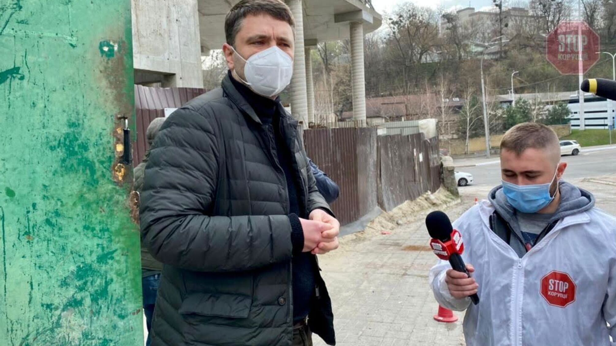 Ризик ураження струмом: у Києві активісти виявили чергову новобудову з порушеннями (фото)