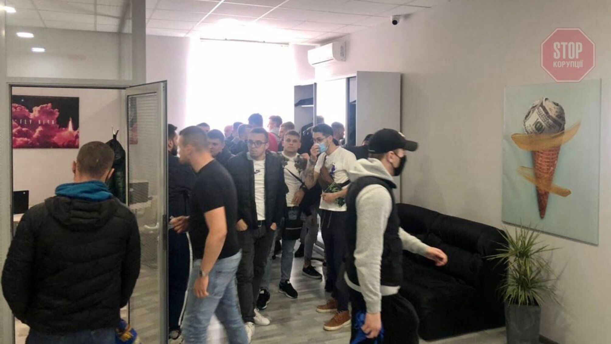 «Кидають» на десятки тисяч доларів: на столичній Солом’янці викрито чергових фінансових аферистів