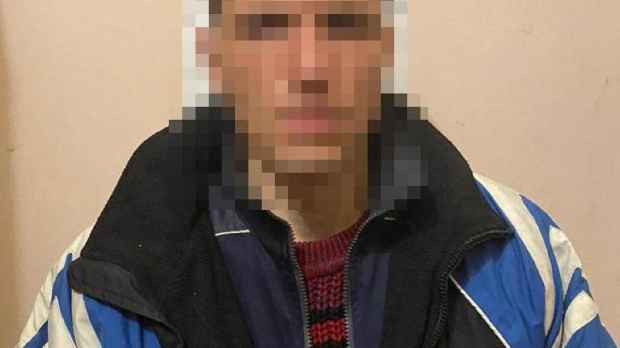 На столичному Подолі поліцейські затримали двох шахраїв, які ошукали пенсіонерку на 500 тисяч гривень