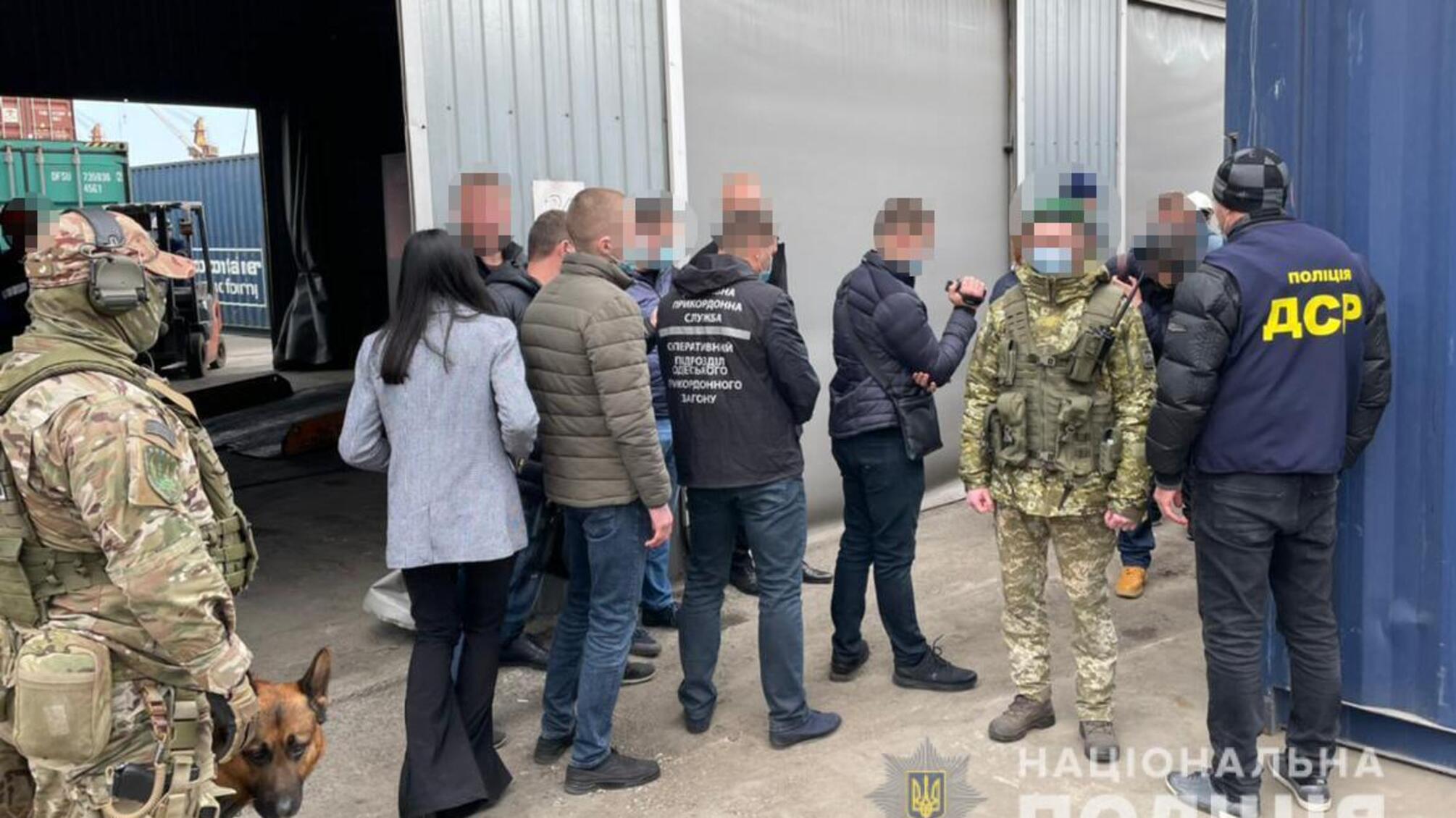 Поліція викрила масштабну схему незаконного ввезення в Україну цигарок з ОАЕ та інших країн – в Одеському порту триває огляд
