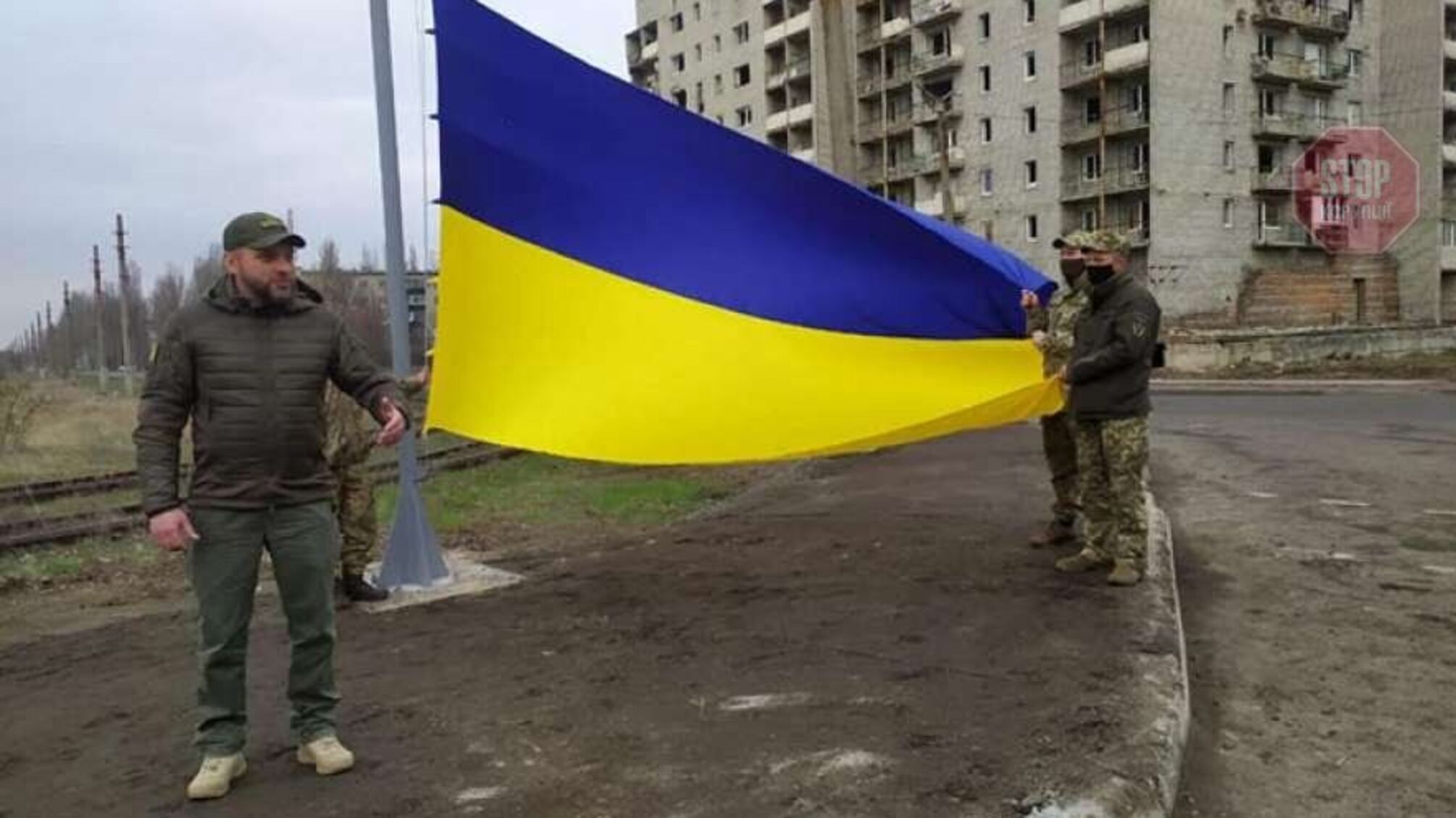 На Донбассе в Авдеевке установили украинский флаг