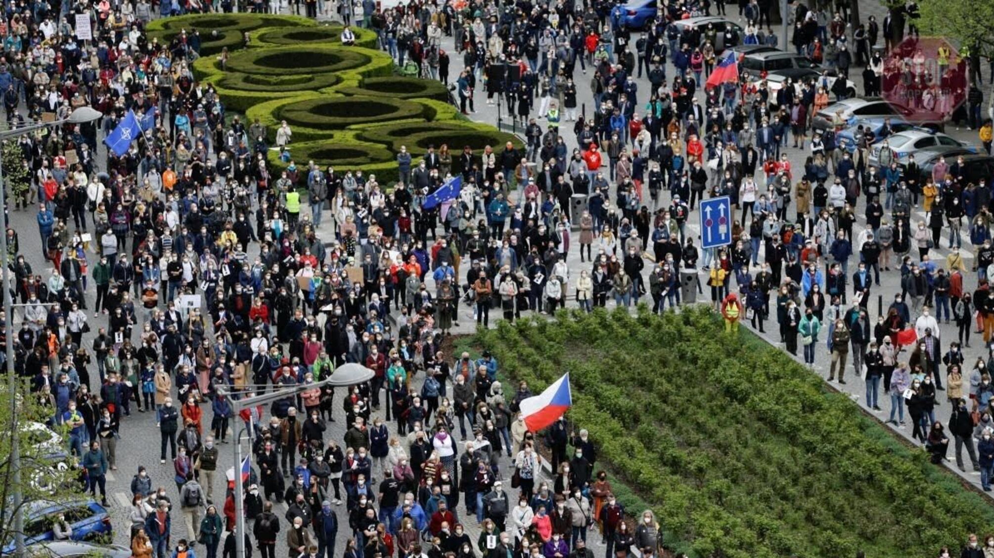 В Праге тысячи чехов вышли на акцию протеста против пророссийского курса президента (фото)