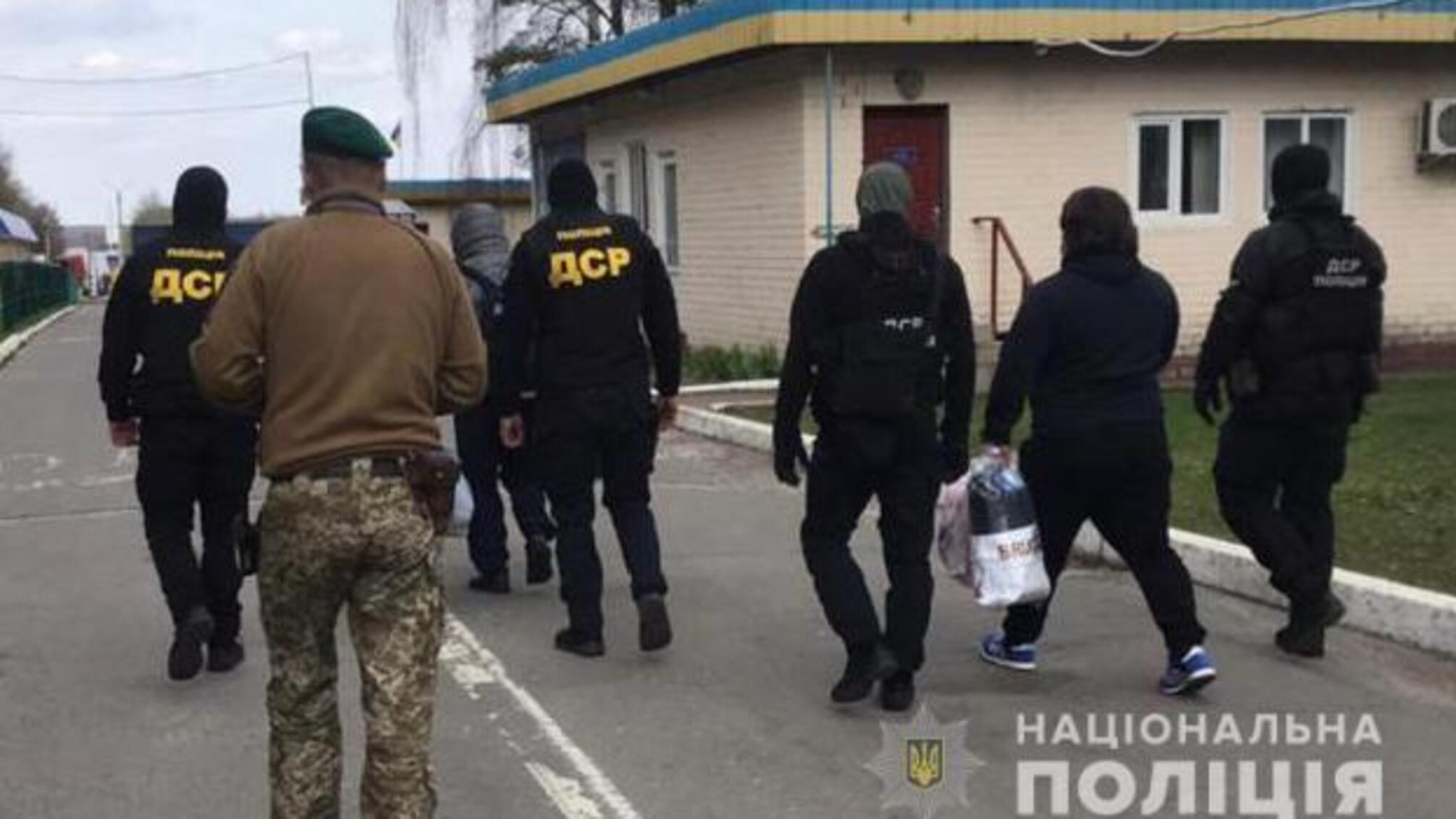 Примусове «відрядження»: «вора в законі» «Міндію Гальського» і «кримінального авторитета» видворили за межі України