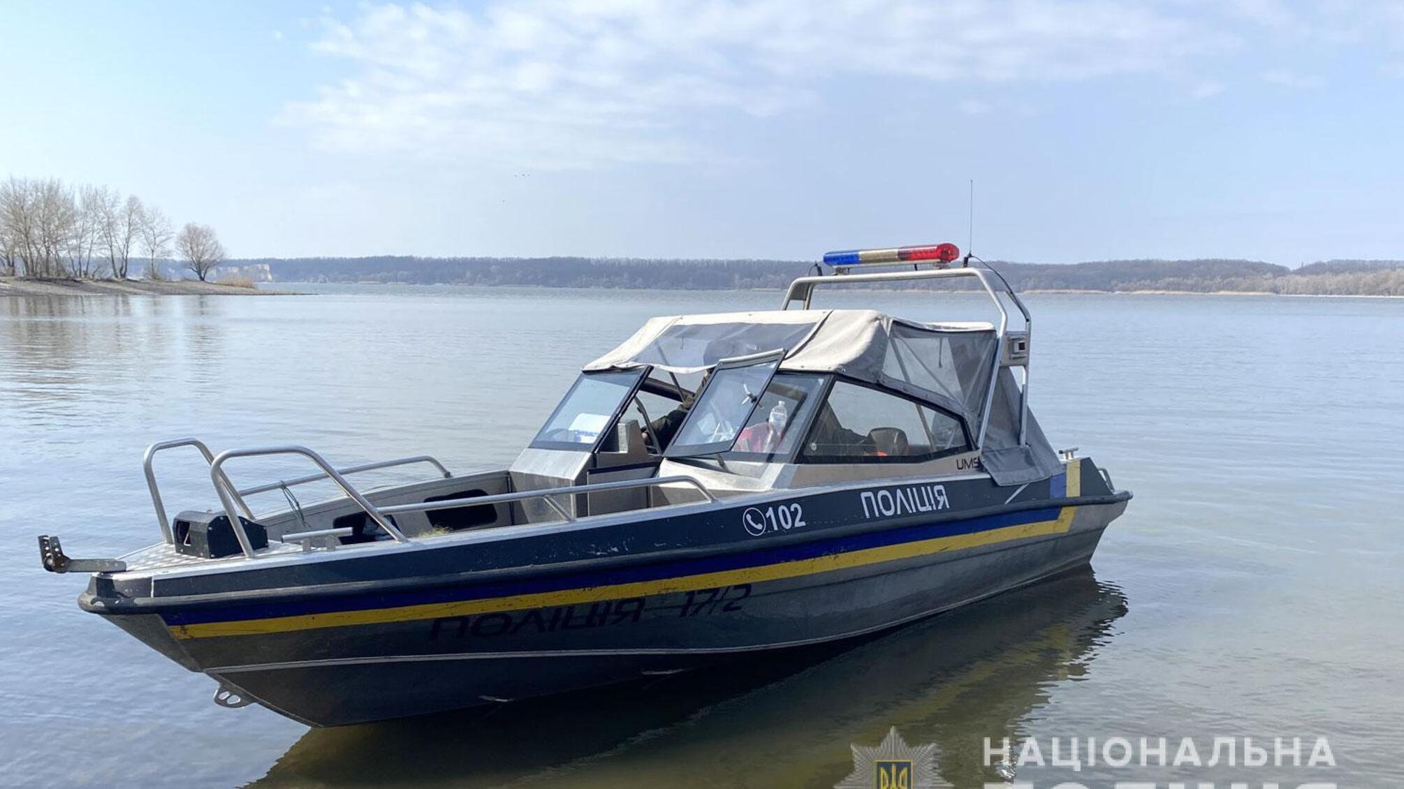 На Полтавщині водні поліцейські виявили на Кременчуцькому водосховищі чоловіка, який незаконно виловив близько 100 кілограмів риби