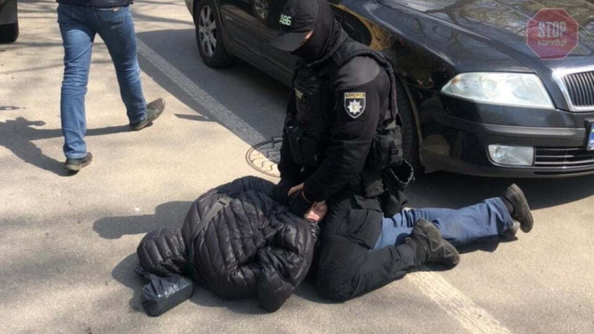 “Майбутній очільник МВС”: правоохоронці затримали шахраїв, які “продавали” посаду начальника поліції Київщини (фото)