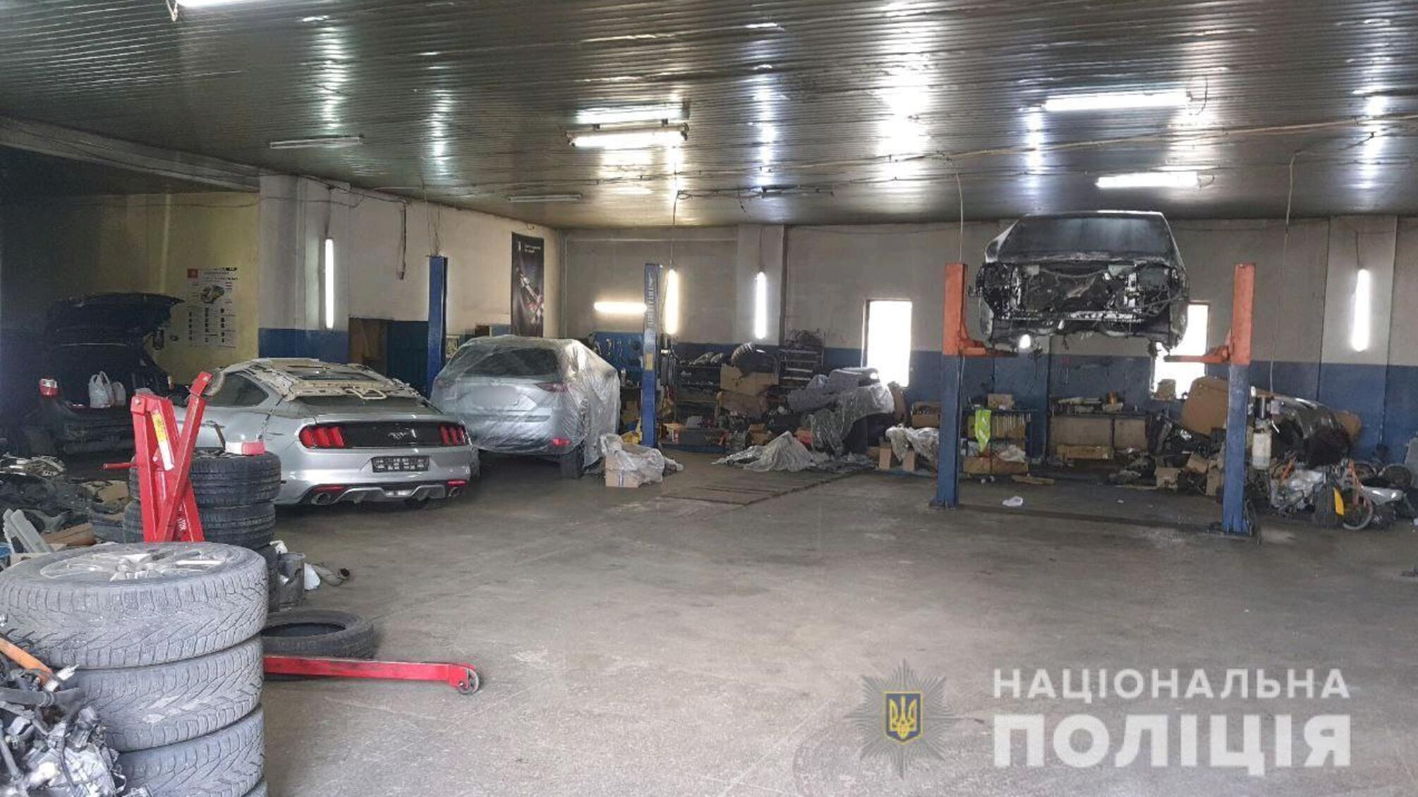Спецоперація Нацполіції: затримано злочинну організацію автовикрадачів, які «працювали» під прикриттям «кримінальних авторитетів»