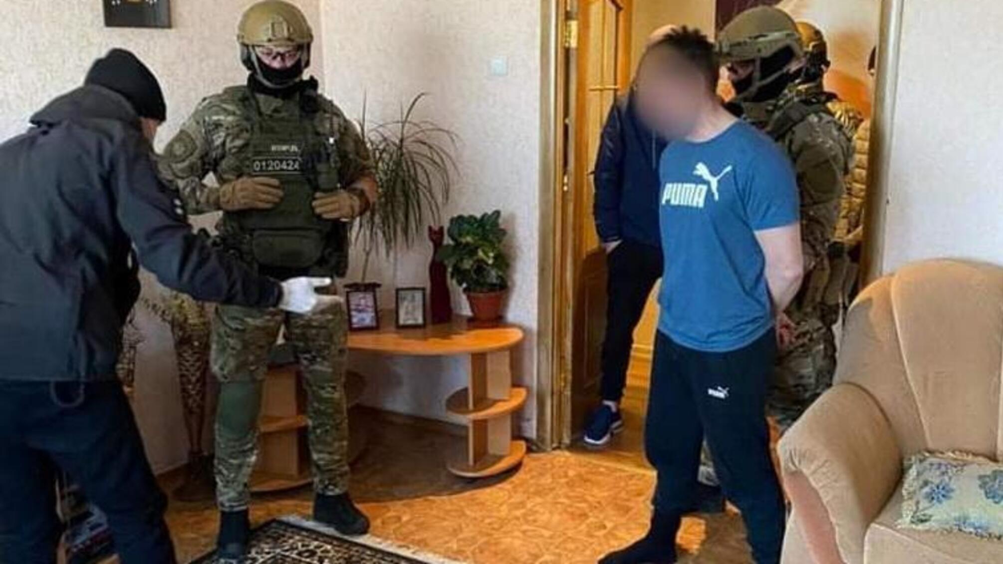 На Луганщині спецпризначенці під час поліцейської операції затримали зловмисника, який кинув гранату в поліцейських