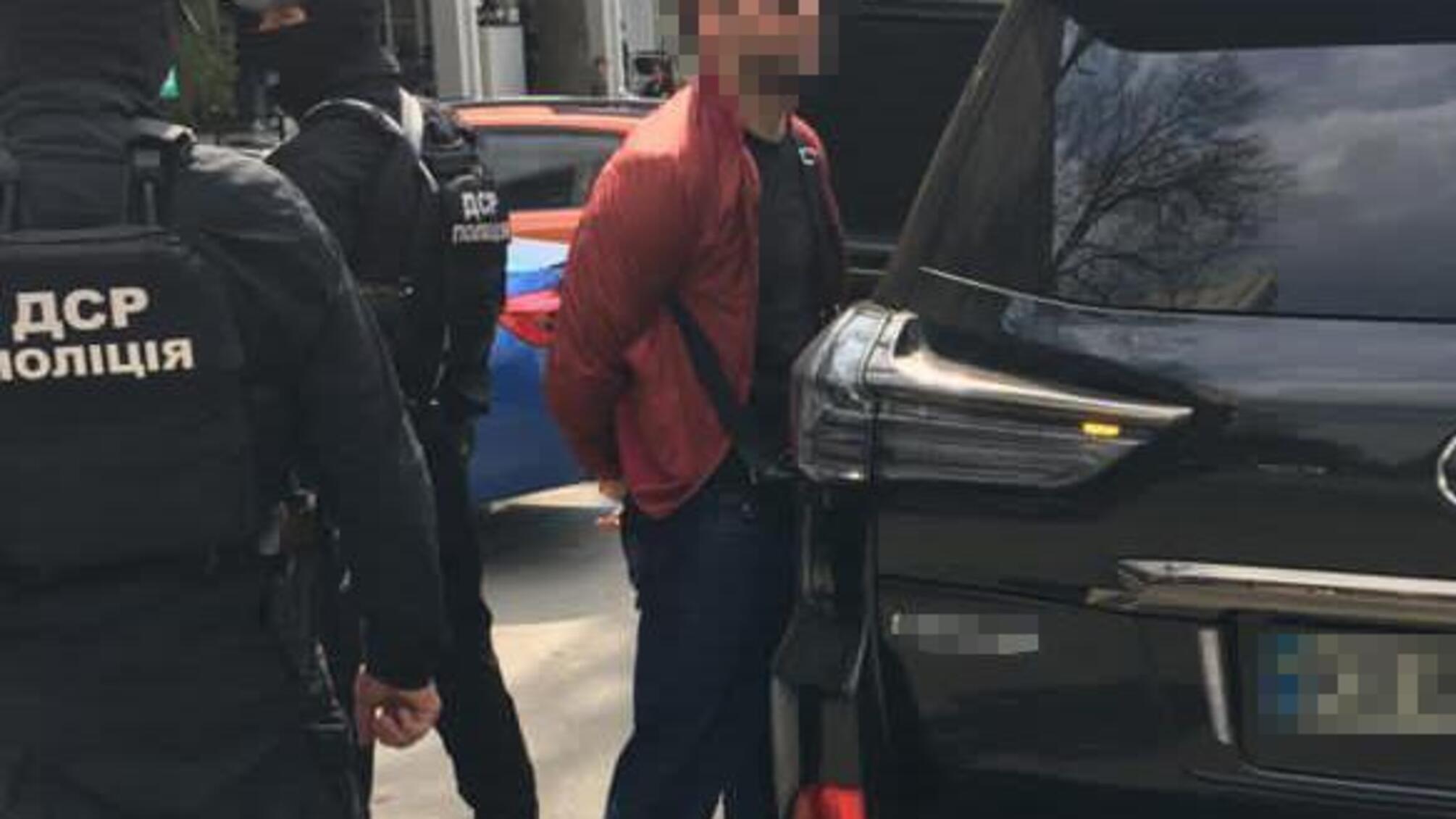 Поліцейська спецоперація у центрі Харкова: затримали п’ятьох учасників банди, які вимагали 700 000 доларів США у бізнесмена