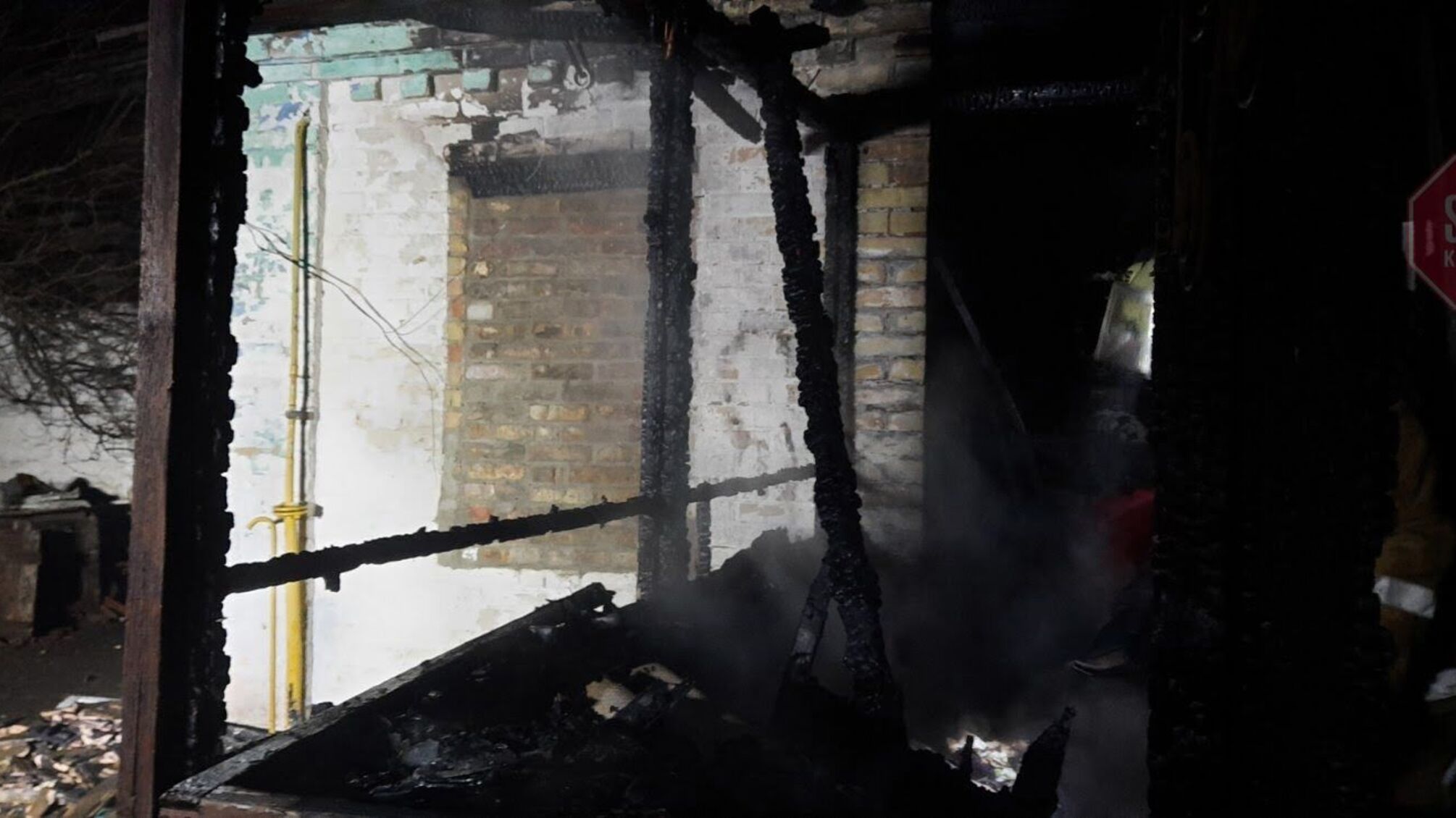 На Київщині горів житловий будинок, загинув 5-річний хлопчик (фото)