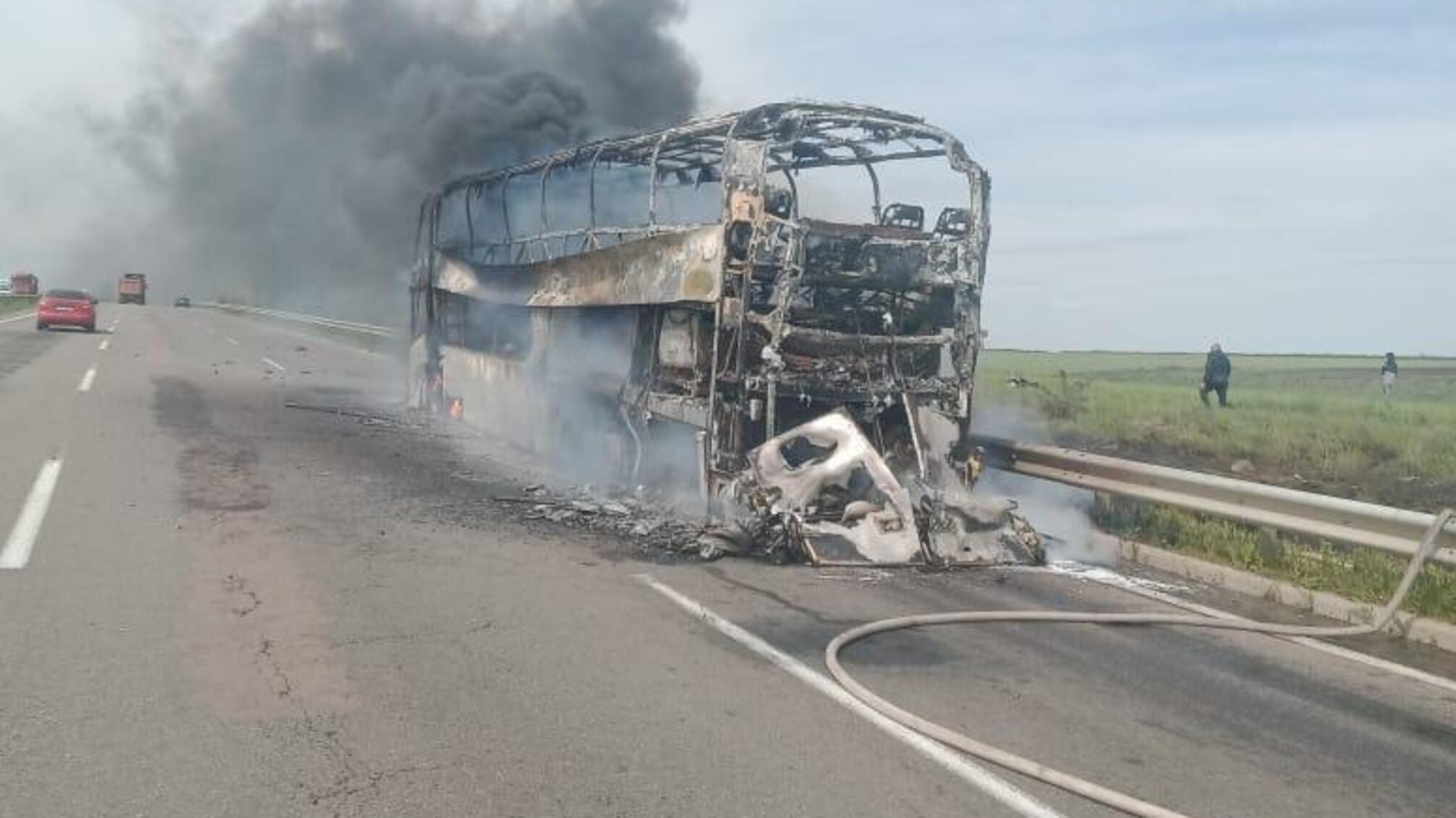 Поліцейські Одещини встановлюють обставини займання автобуса на трасі Одеса-Київ