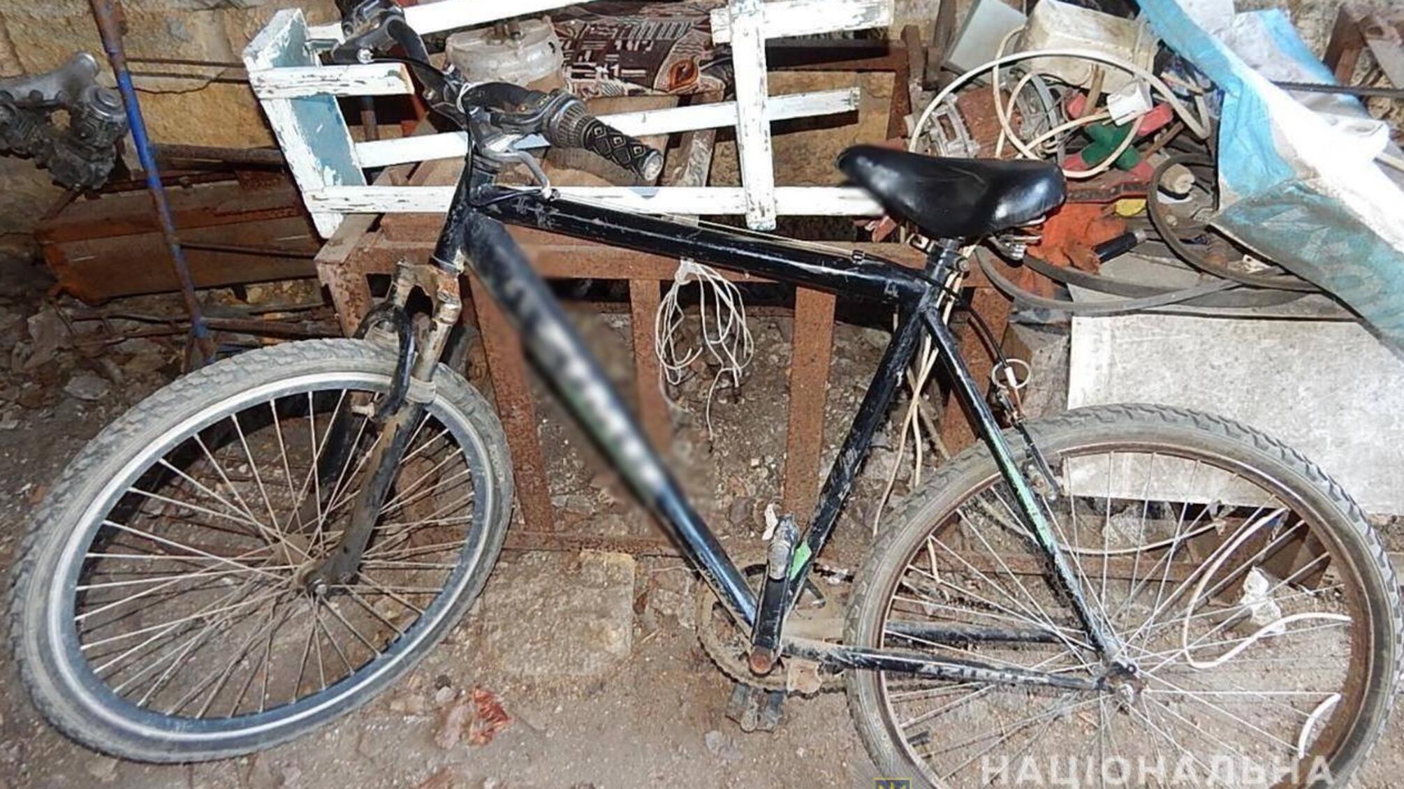 В Одеському районі поліцейські притягують до відповідальності двох хлопців за викрадення майна в літнього чоловіка