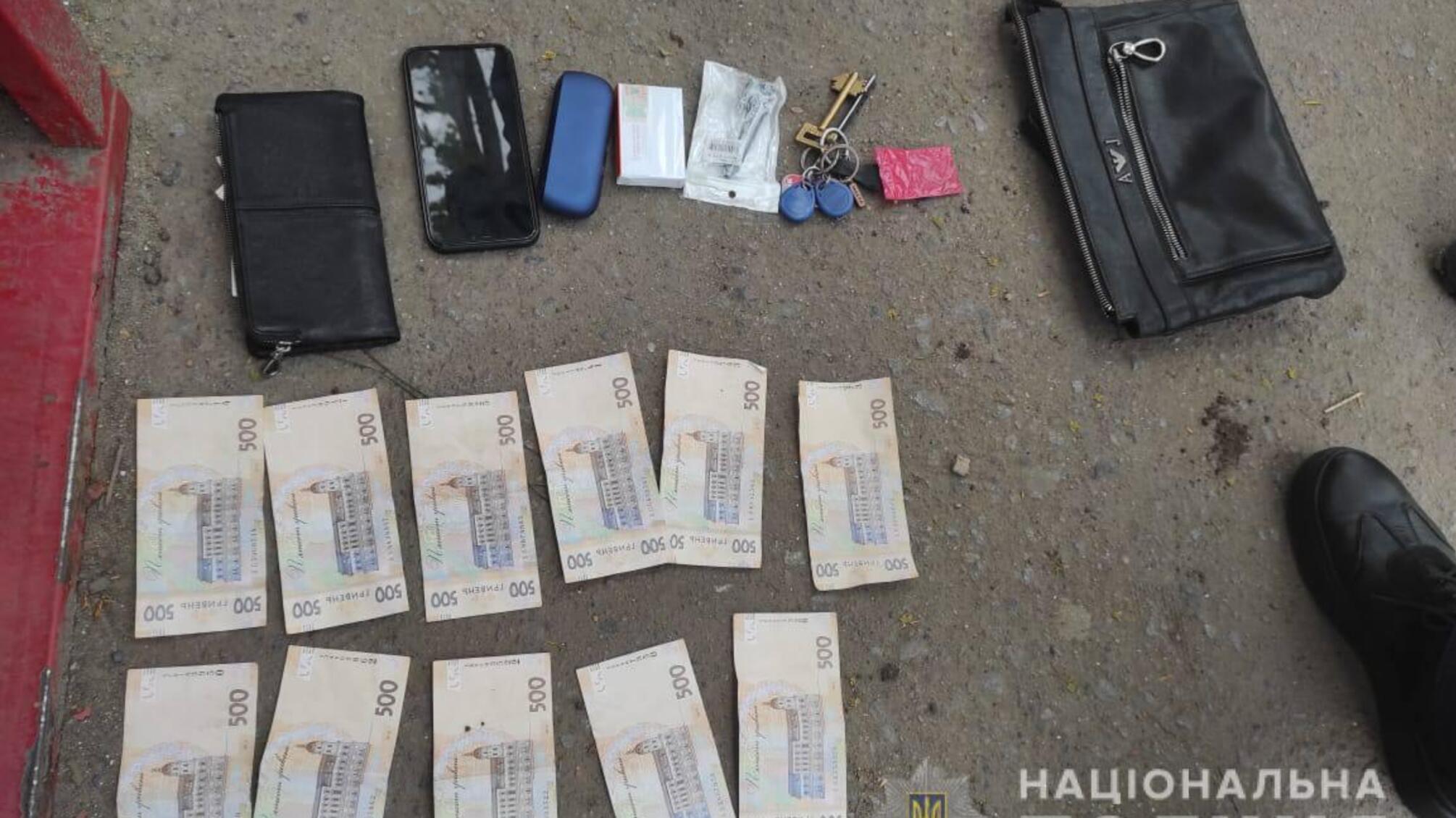 В Одесі правоохоронці затримали групу осіб за підозрою у вимаганні грошей у приватного підприємця