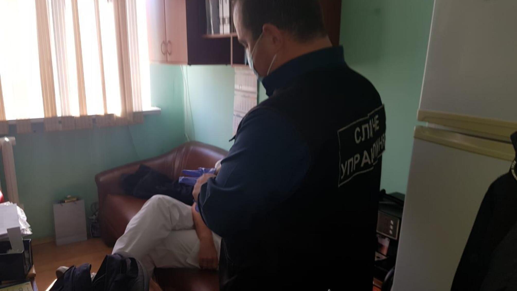 На Одещині правоохоронці затримали двох посадовців за підозрою в одержанні неправомірної вигоди