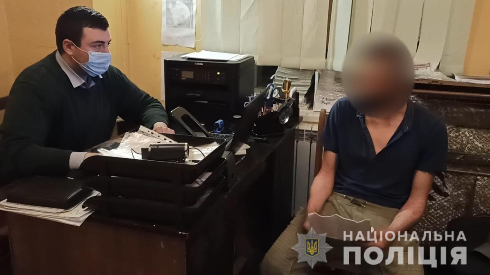 Поліцейські затримали підозрюваних в умисному вбивстві 60-річного одесита та крадіжці з його квартири