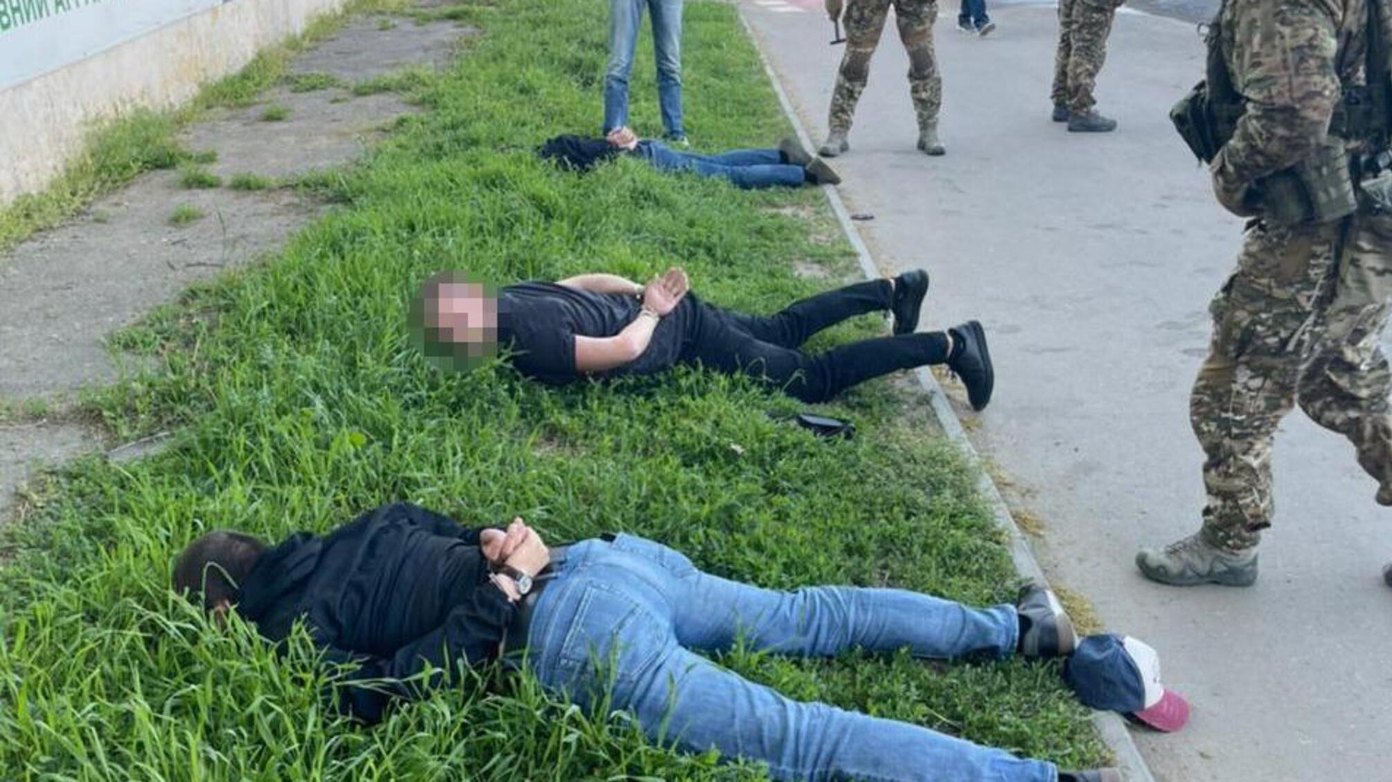 Грабували відвідувачів розважальних закладів під виглядом водіїв таксі – в Одесі поліція затримала угруповання «гастролерів»