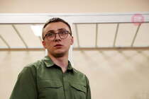 ''Стерненку собираются вынести обвинительный приговор и закрыть в тюрьму'', - волонтер Синицын