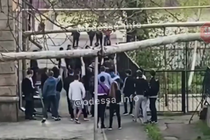В Одесі підлітки влаштували масову бійку, є поранені (фото)
