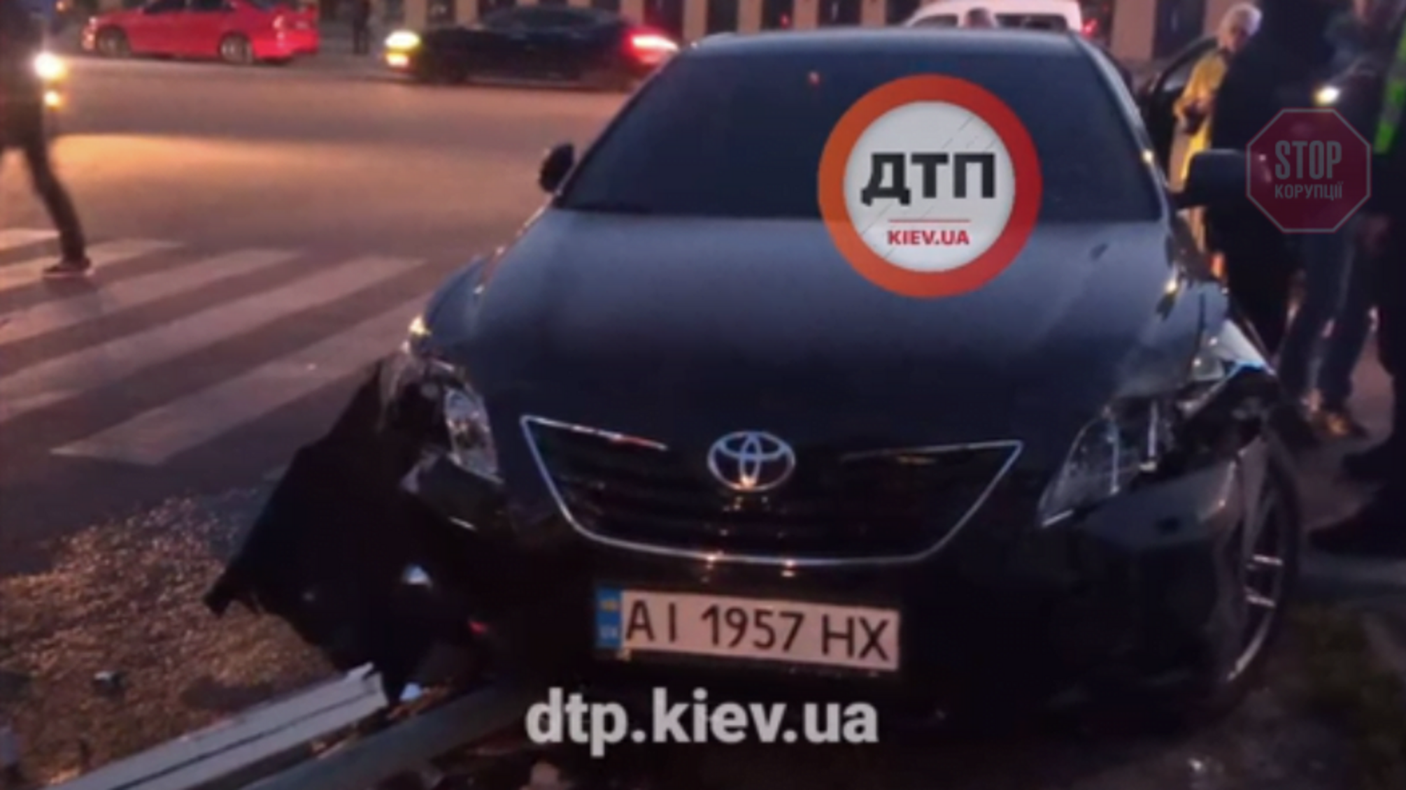 Під Києвом водій легковика збив дитину та втік (фото)