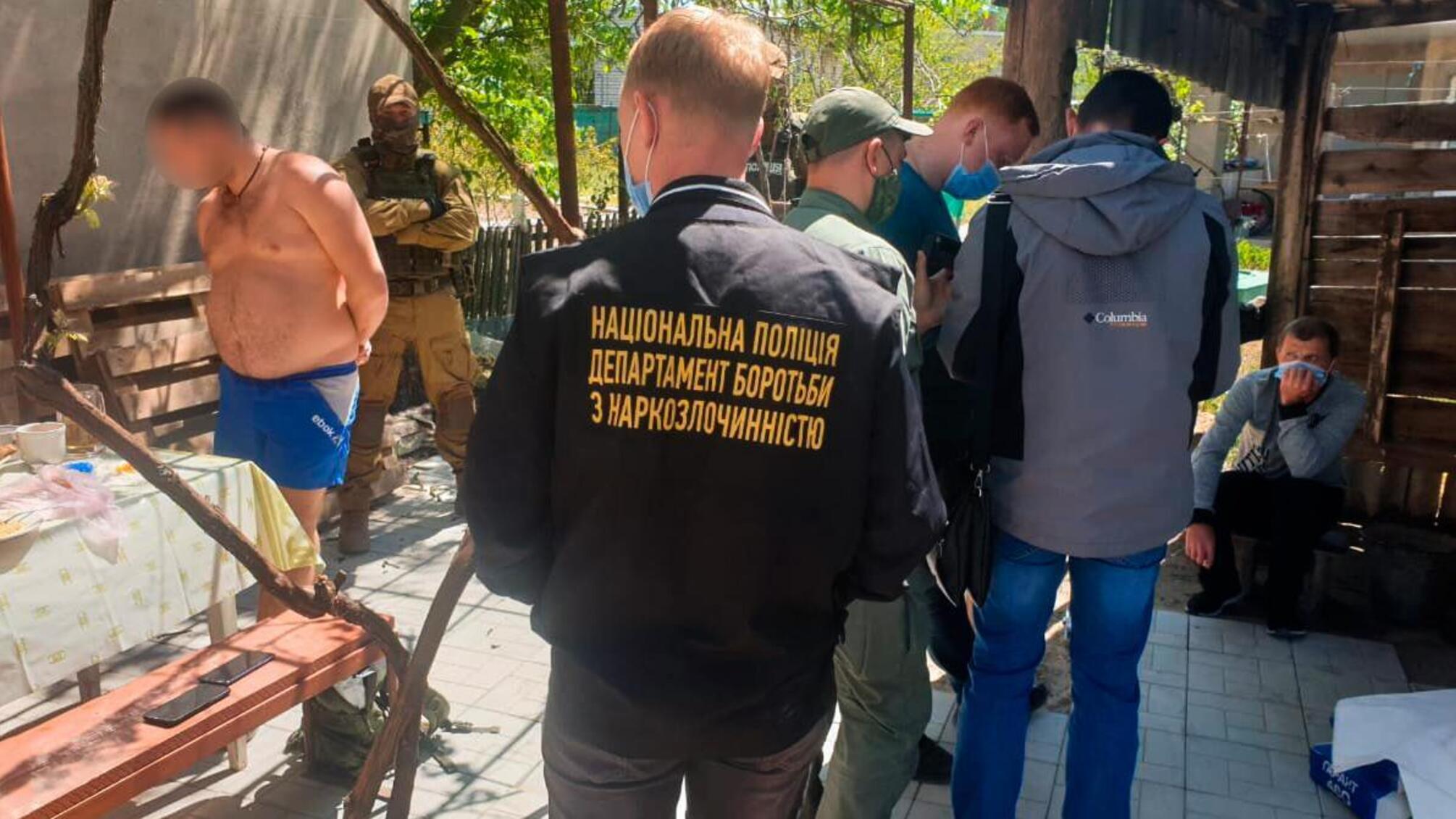 Миколаївські правоохоронці затримали угруповання наркодилерів за розповсюдження метадону