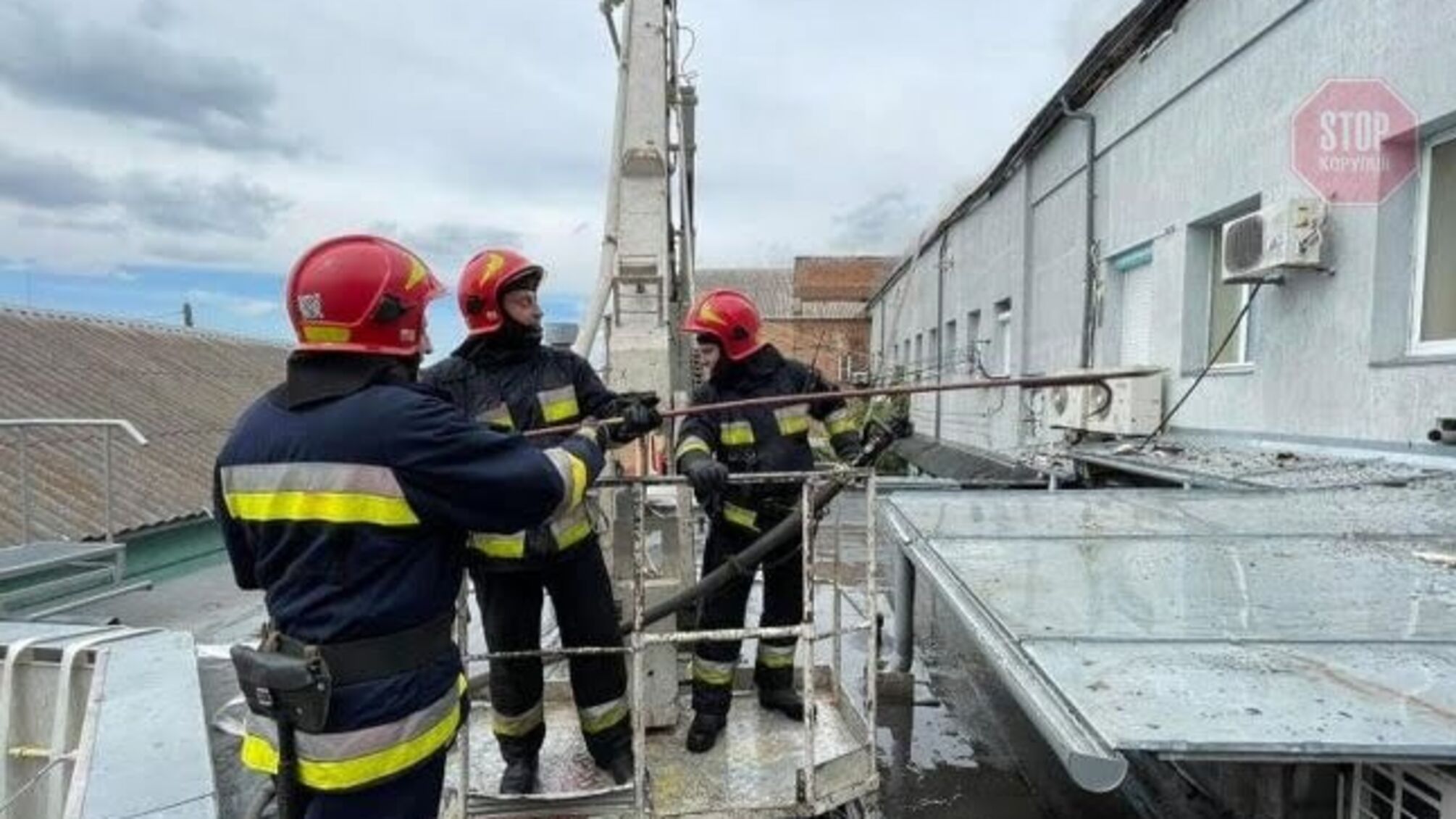 В Виннице горит офисный центр, есть погибший (видео)