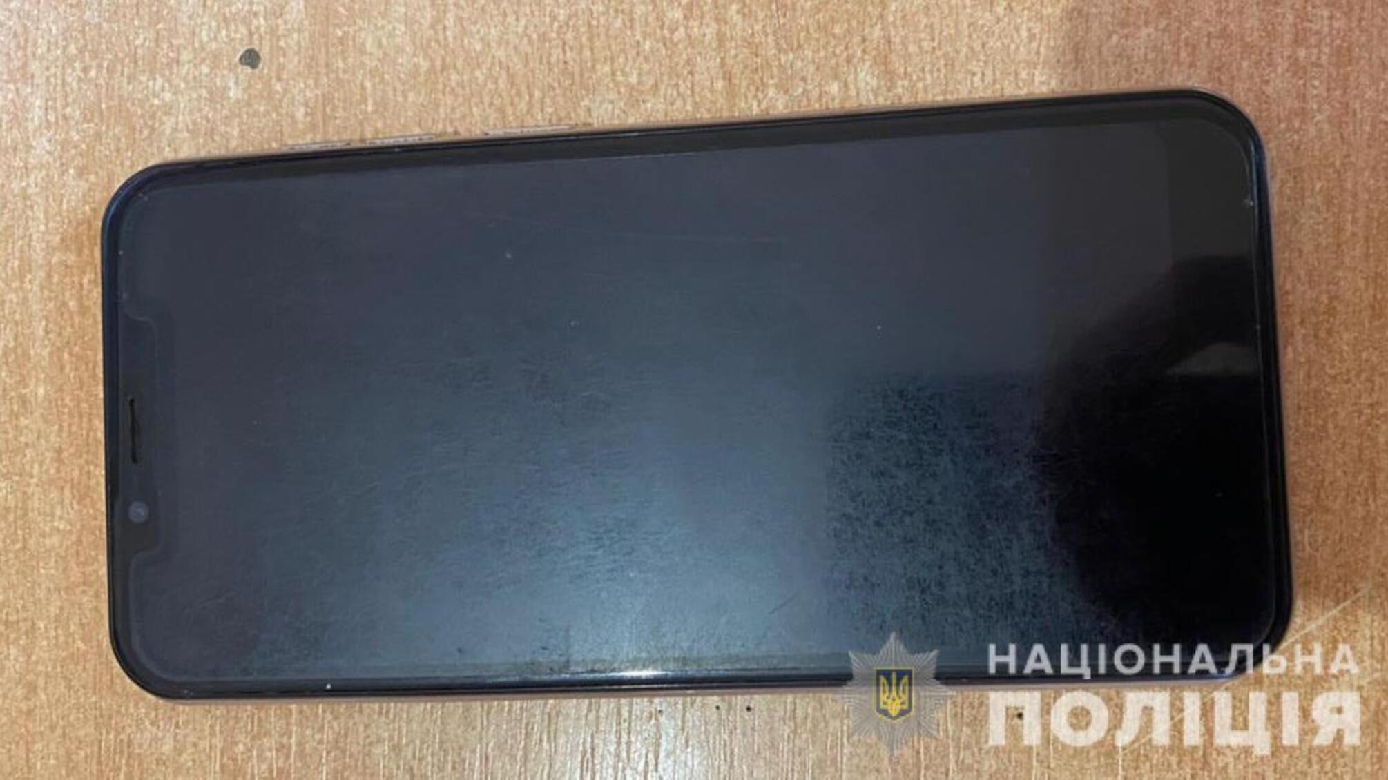 Одеські поліцейські затримали трьох зловмисників, які скоїли розбійний напад на місцевого жителя