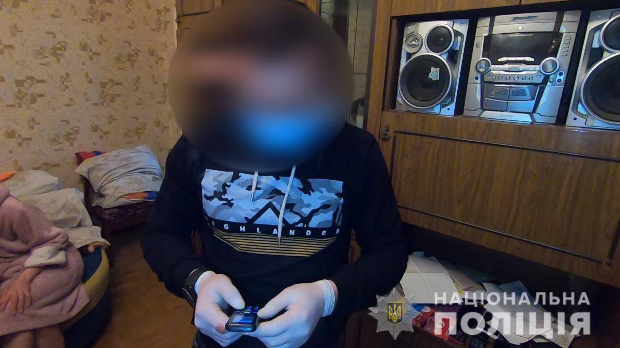 Кіберполіція Одещини припинила протиправну діяльність чотирьох одеситів, які в незаконний спосіб отримували гроші в фінансовій установі