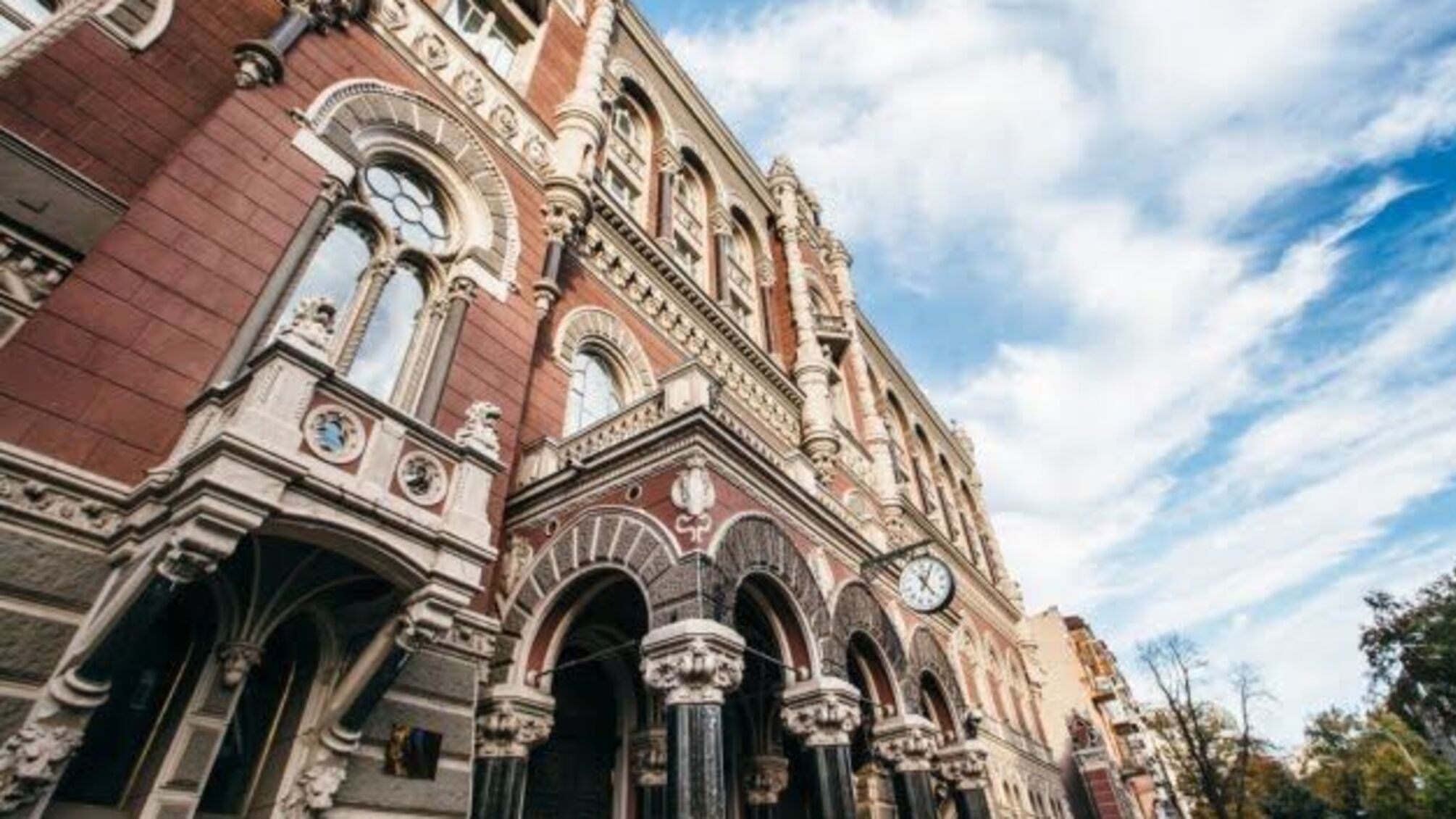 Нацбанк виключив з реєстрів три компанії