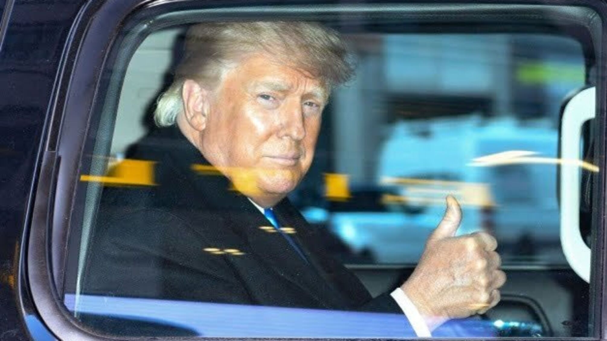 Фейсбук вирішить, чи повертати сторінку в соцмережі Трампу