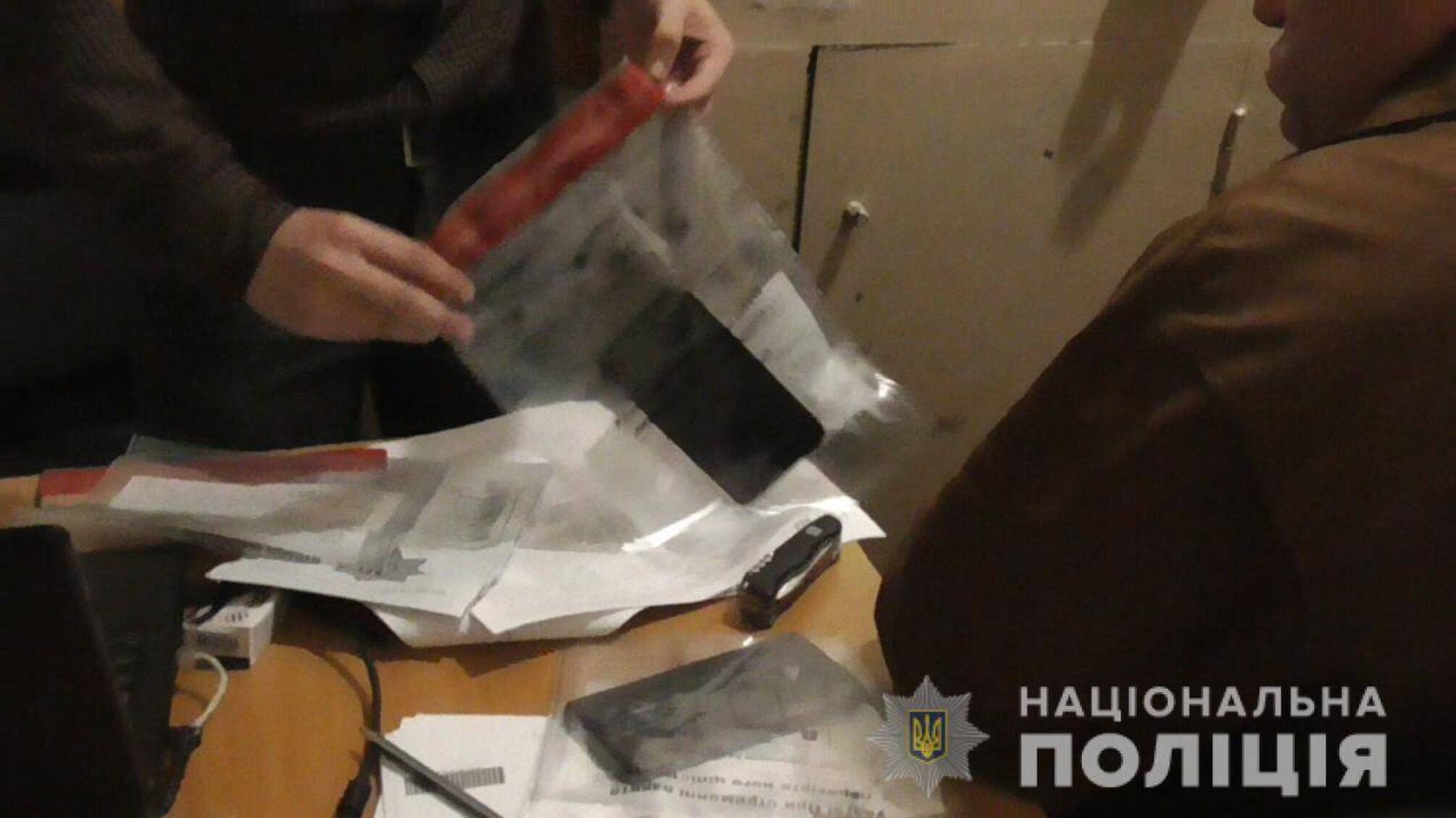 В Одесі поліцейські затримали трьох підозрюваних у розбійному нападі на молодого містянина та незаконному позбавленні його волі