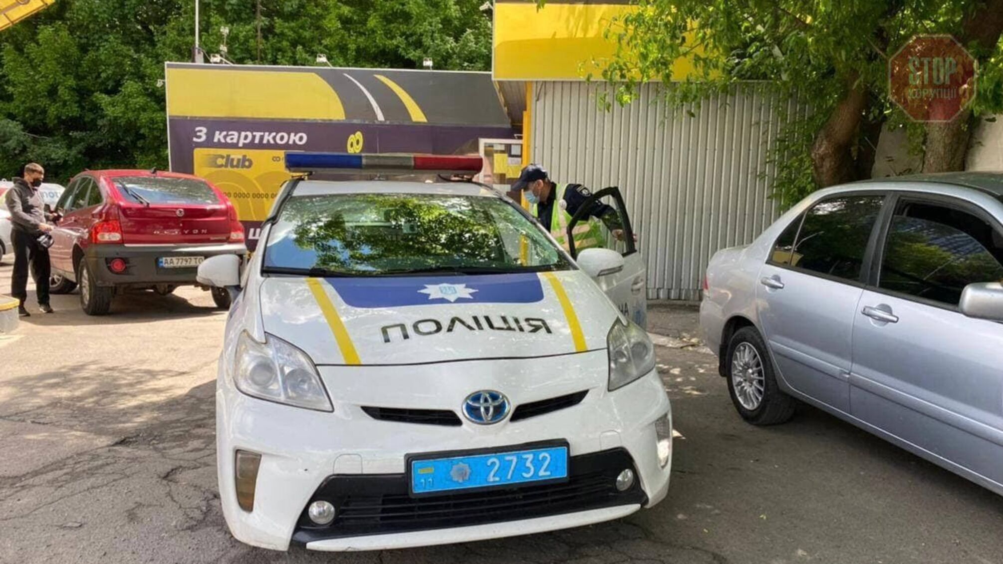На столичну АЗС приїхала поліція: не послухались Держпродспоживслужбу (фото)
